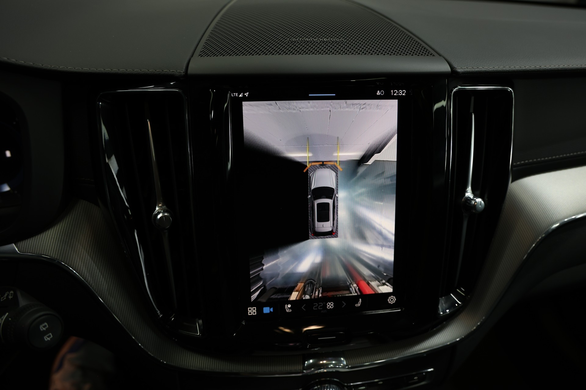 VOLVO XC60 B5 Benzin Mild Hybrid AWD Pure Ultra Dark Geartronic-image-14