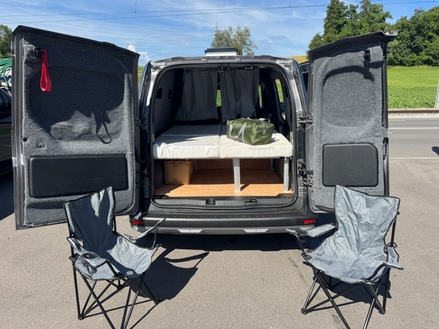 NISSAN Townstar mit 2er Bett Dach-Lüfter Heckanbauzelt