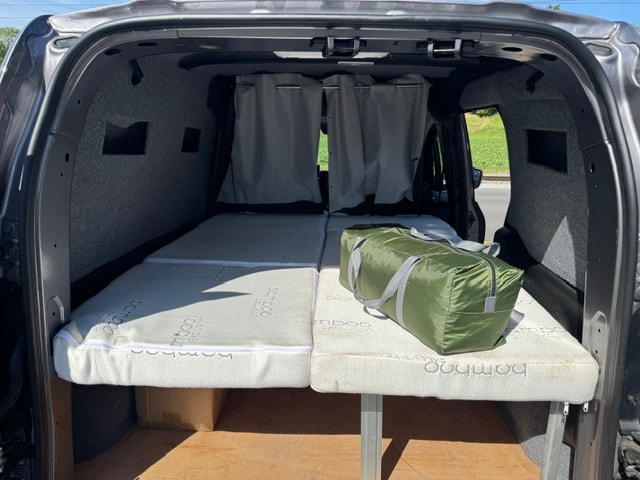 NISSAN Townstar mit 2er Bett Dach-Lüfter Heckanbauzelt-image-5