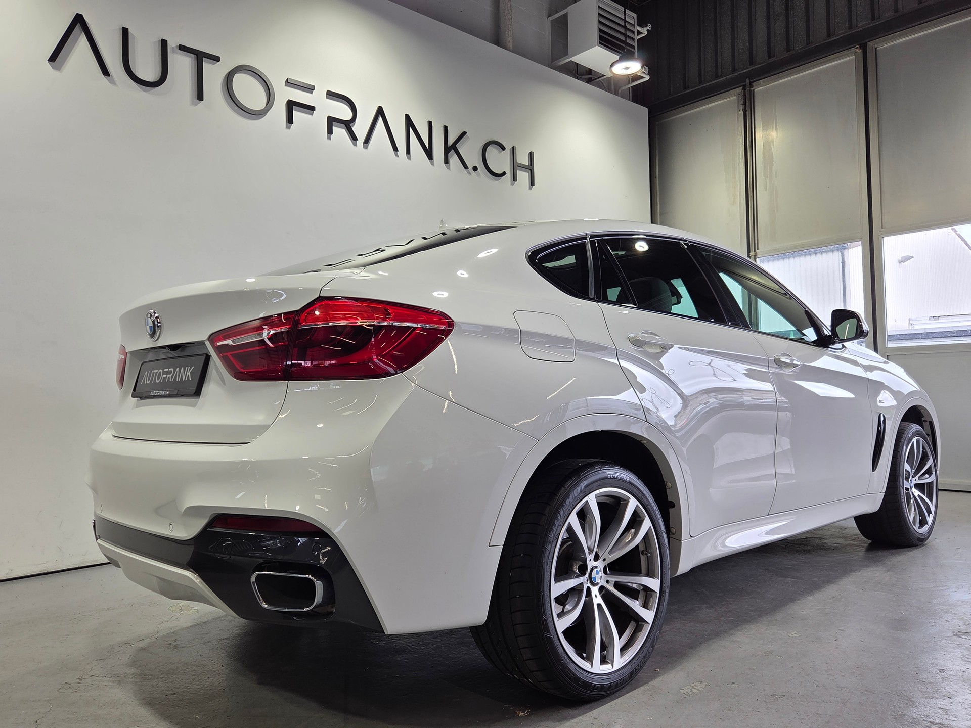 BMW X6 40d xDrive M-Sport-showroom-element-2