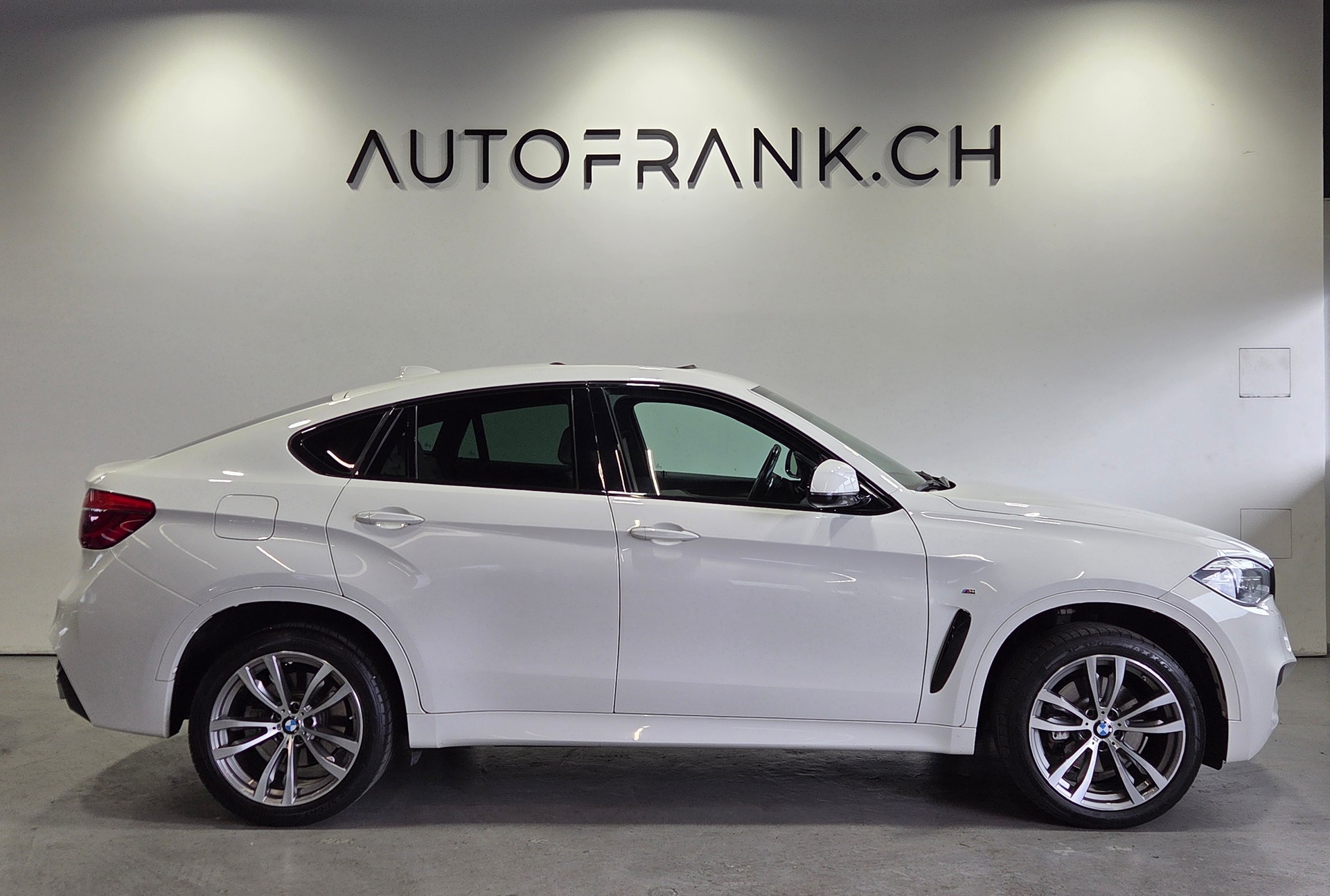 BMW X6 40d xDrive M-Sport-showroom-element-1