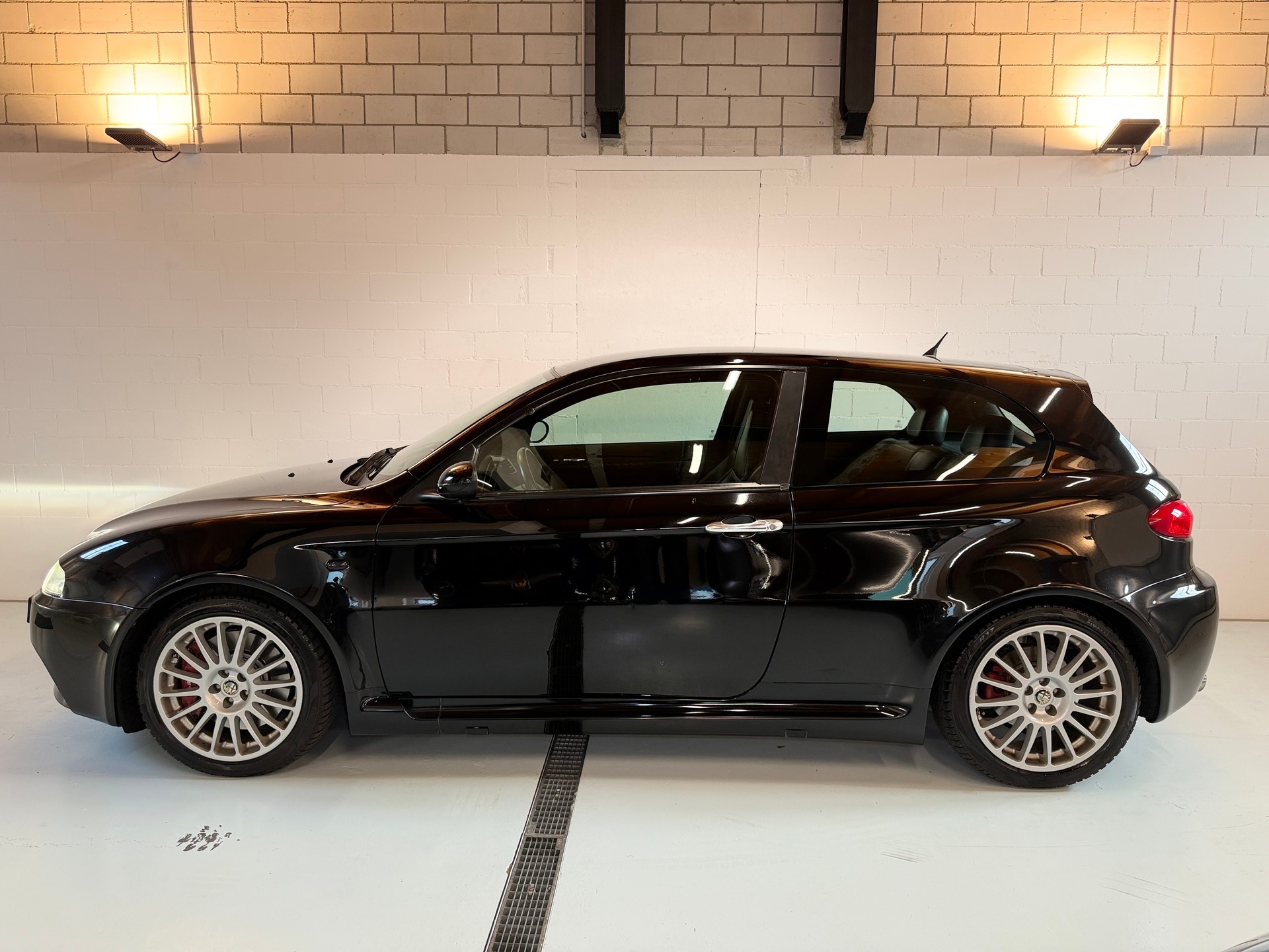 ALFA ROMEO 147 3.2 GTA-showroom-element-3