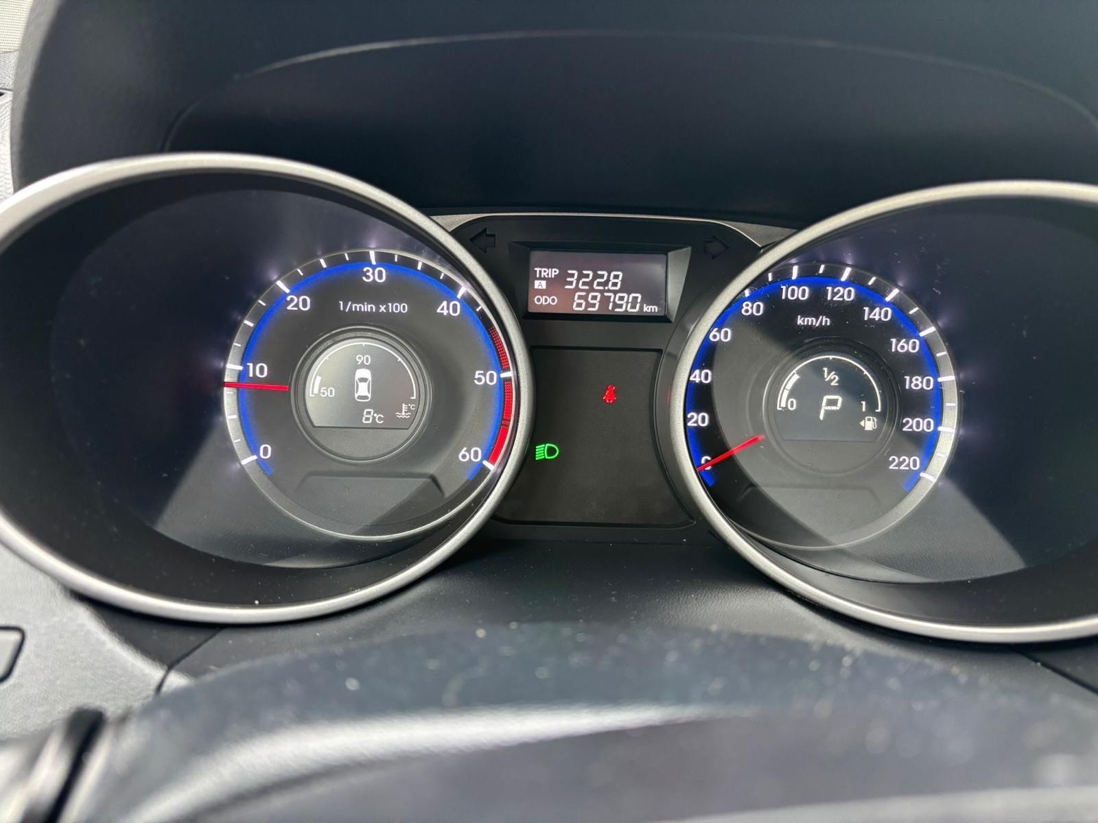 HYUNDAI iX 35 2.0 CRDi Style 4WD Automatic-image-10