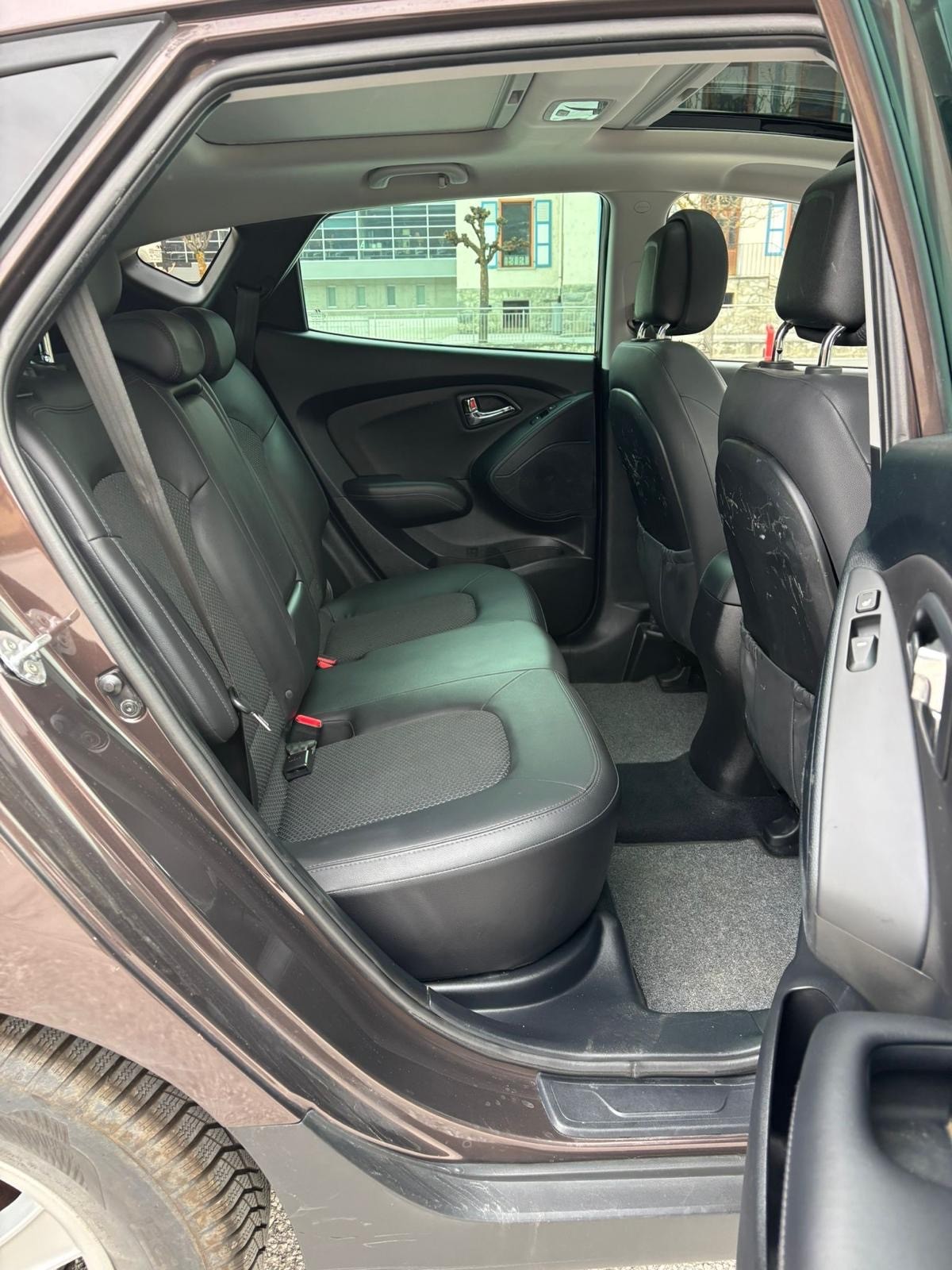 HYUNDAI iX 35 2.0 CRDi Style 4WD Automatic-image-14