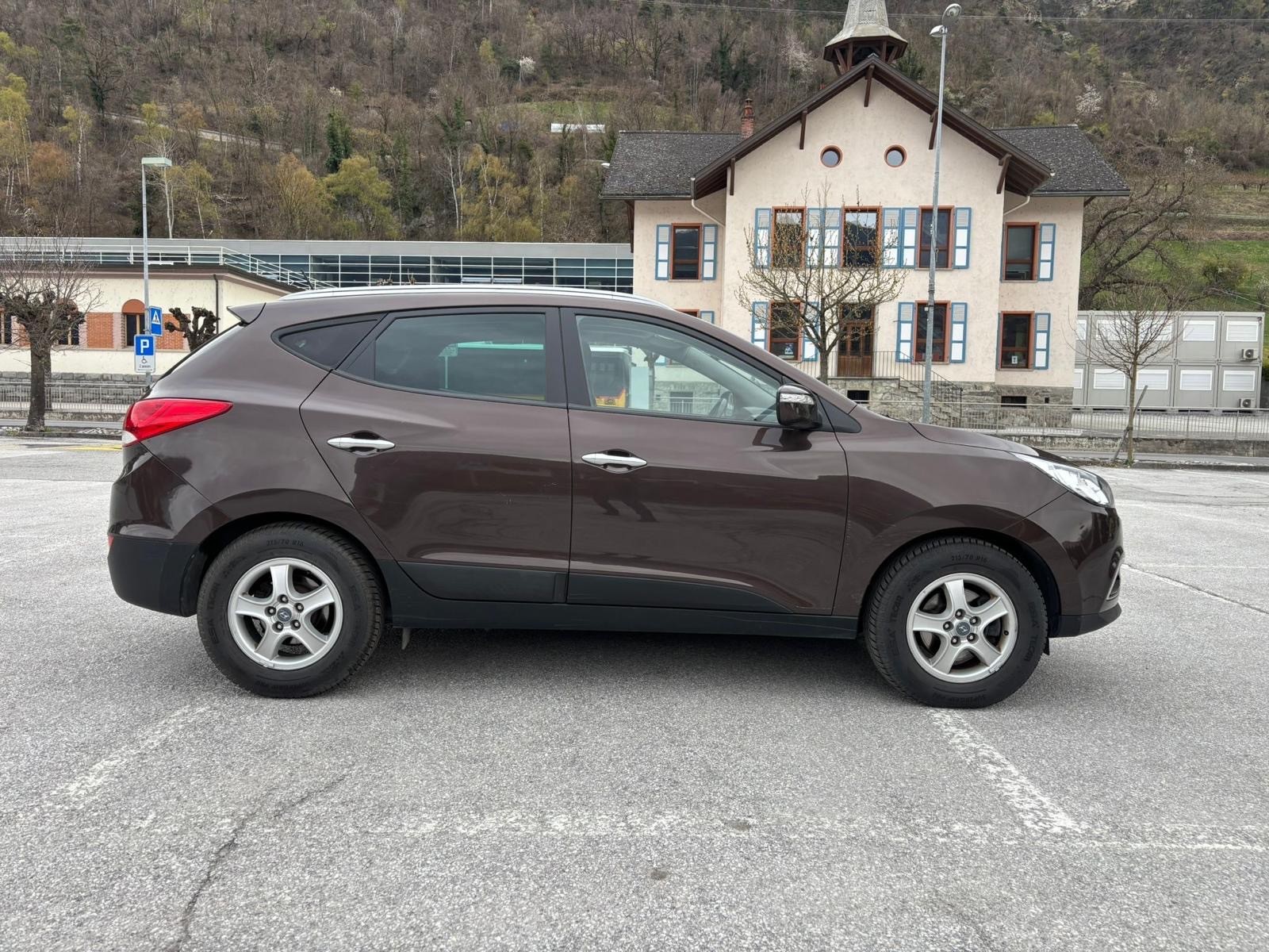 HYUNDAI iX 35 2.0 CRDi Style 4WD Automatic-image-5