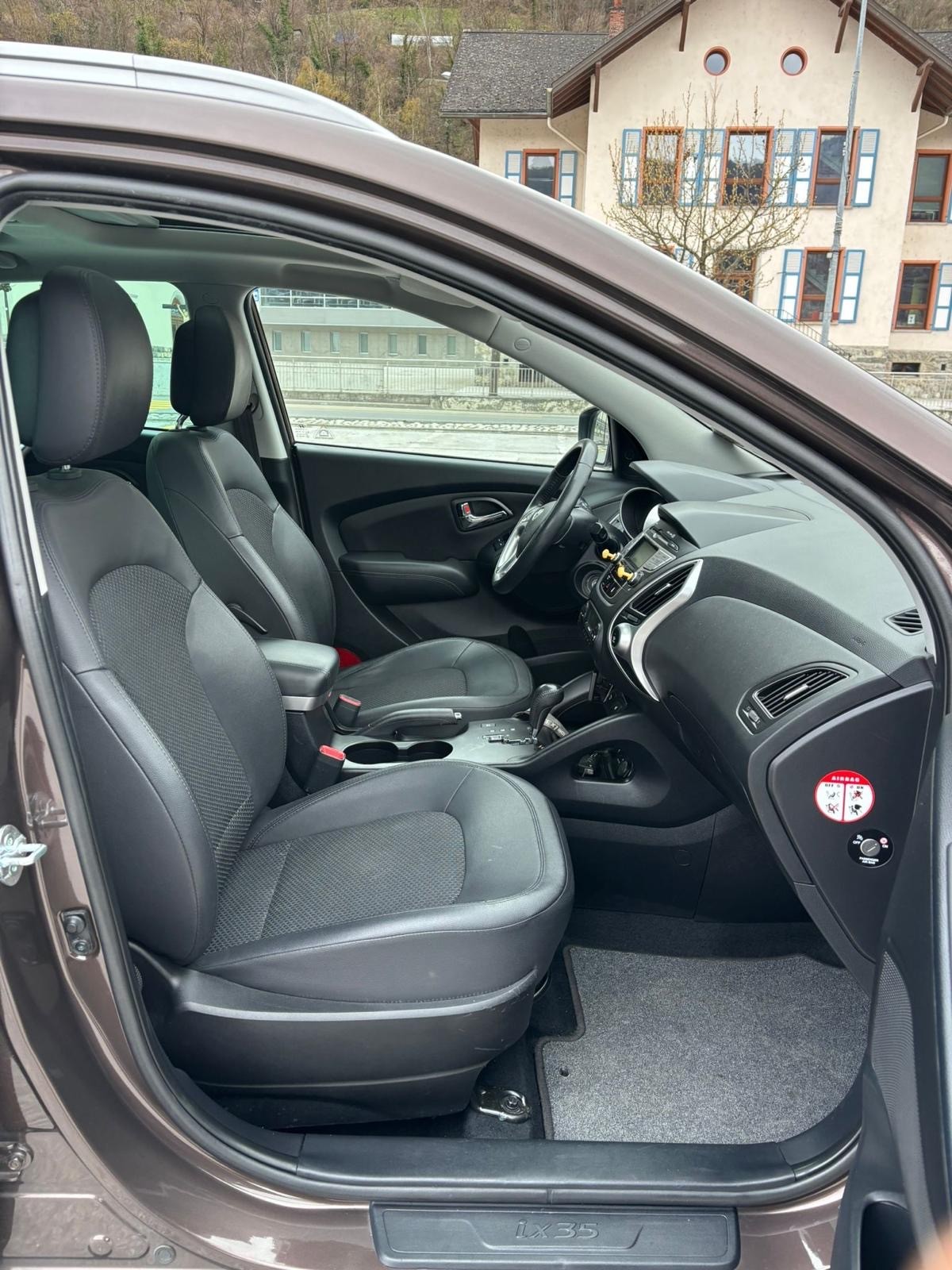HYUNDAI iX 35 2.0 CRDi Style 4WD Automatic-image-13