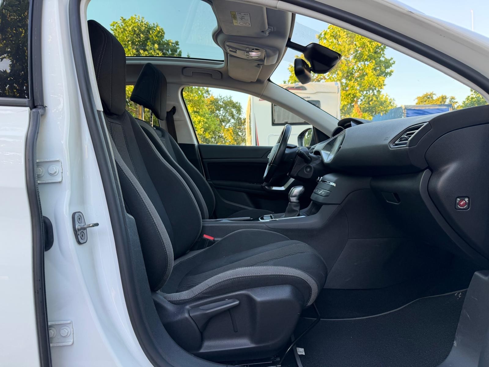 PEUGEOT 308 1.2 THP Style Automatic-image-8