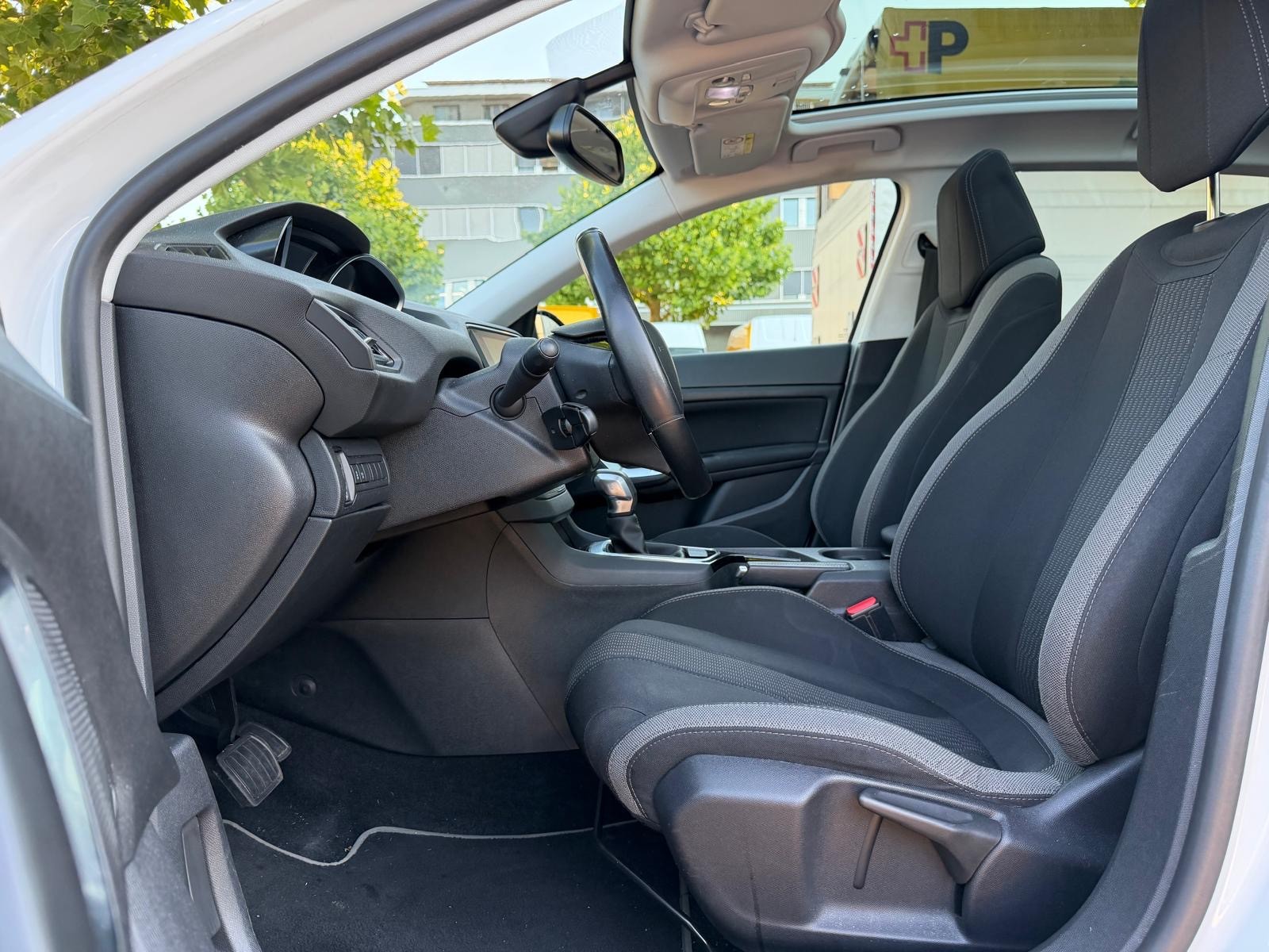 PEUGEOT 308 1.2 THP Style Automatic-image-9