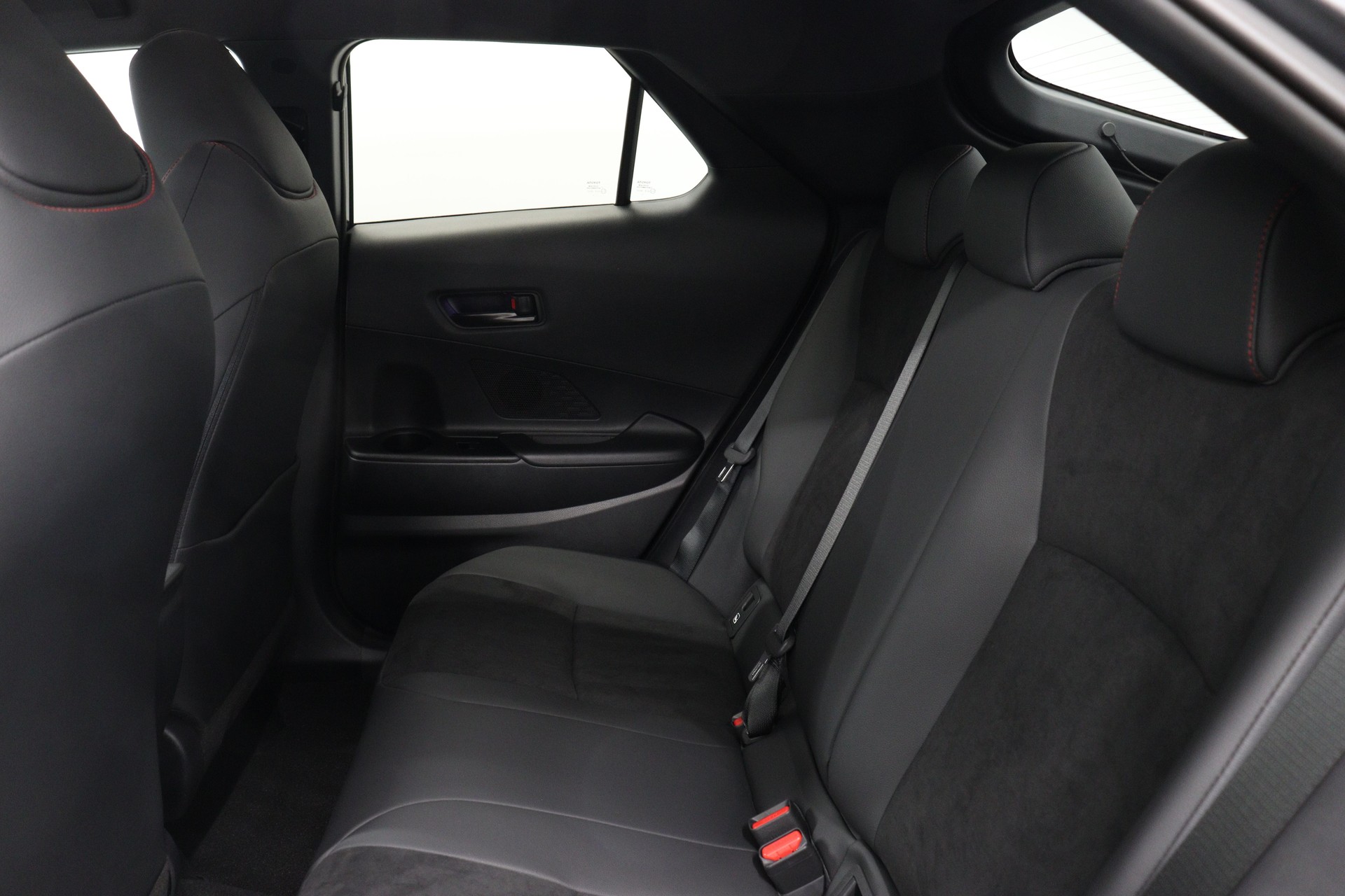 TOYOTA C-HR 2.0 HEV GR Sport Premiere 4x4-image-11