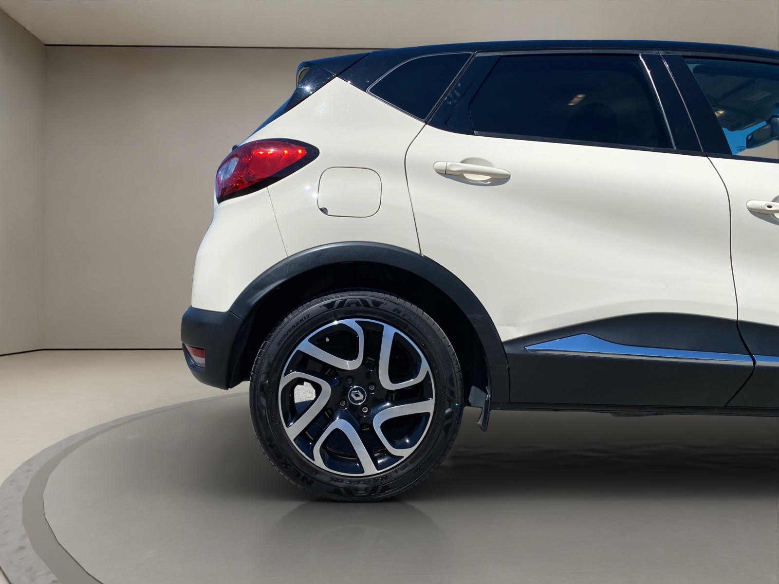 RENAULT Captur 1.2 T 16V Swiss Edition EDC-image-15