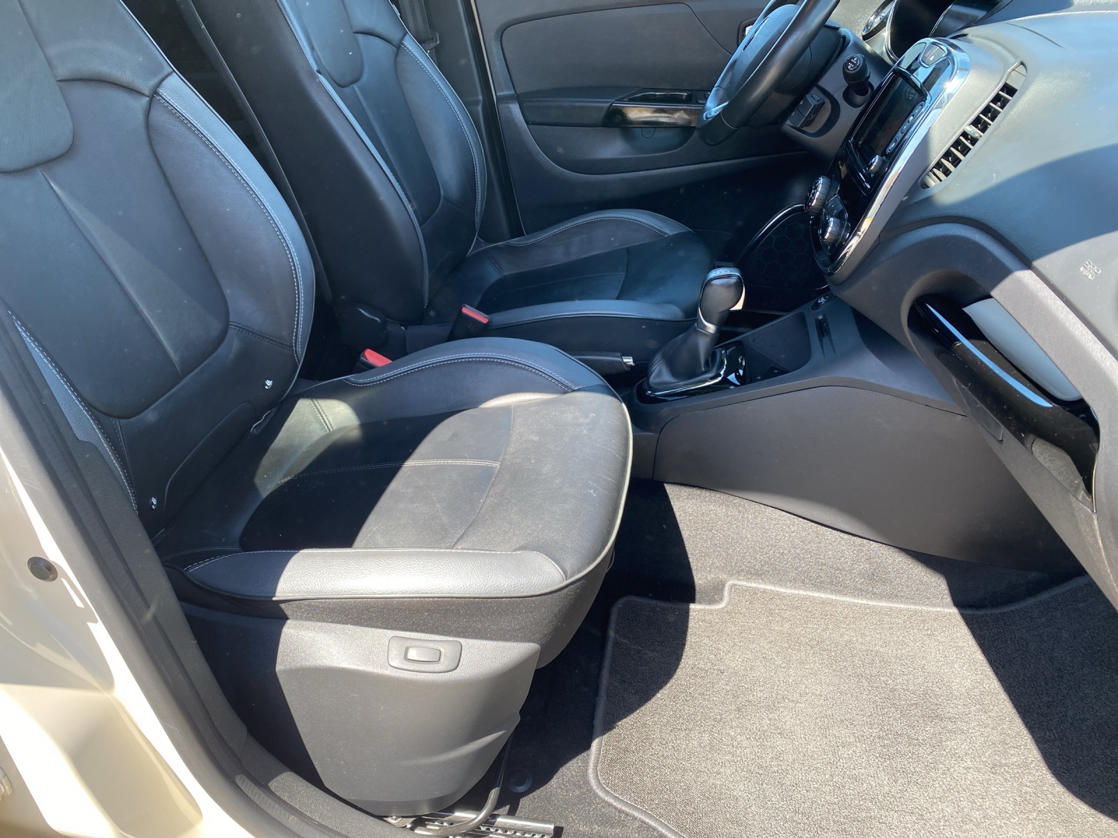 RENAULT Captur 1.2 T 16V Swiss Edition EDC-image-11