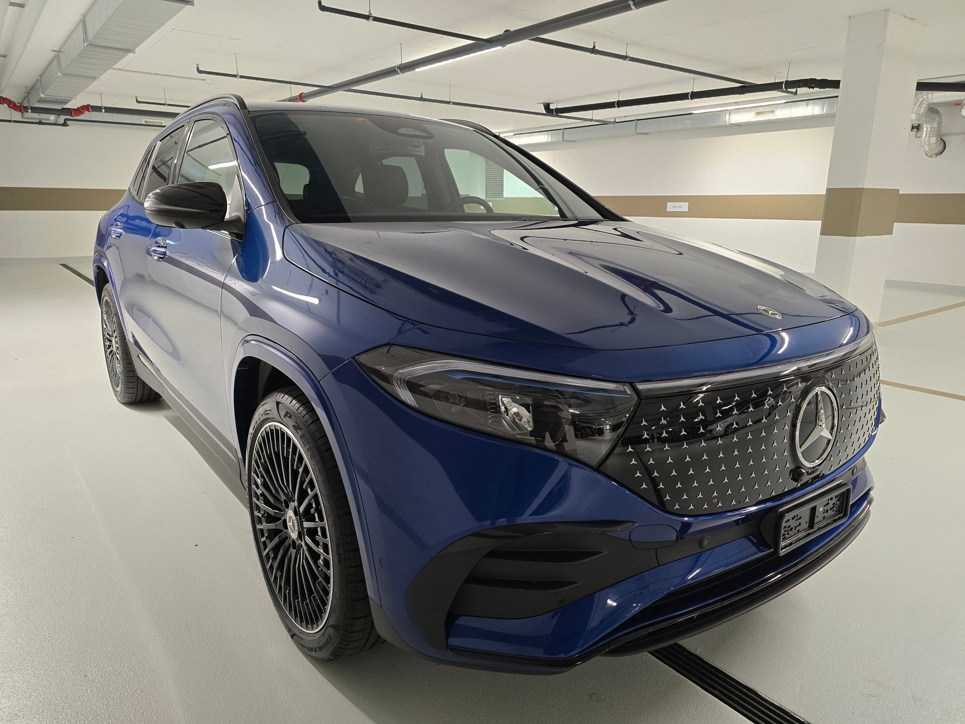 MERCEDES-BENZ EQA 300 Swiss Star AMG Line 4matic