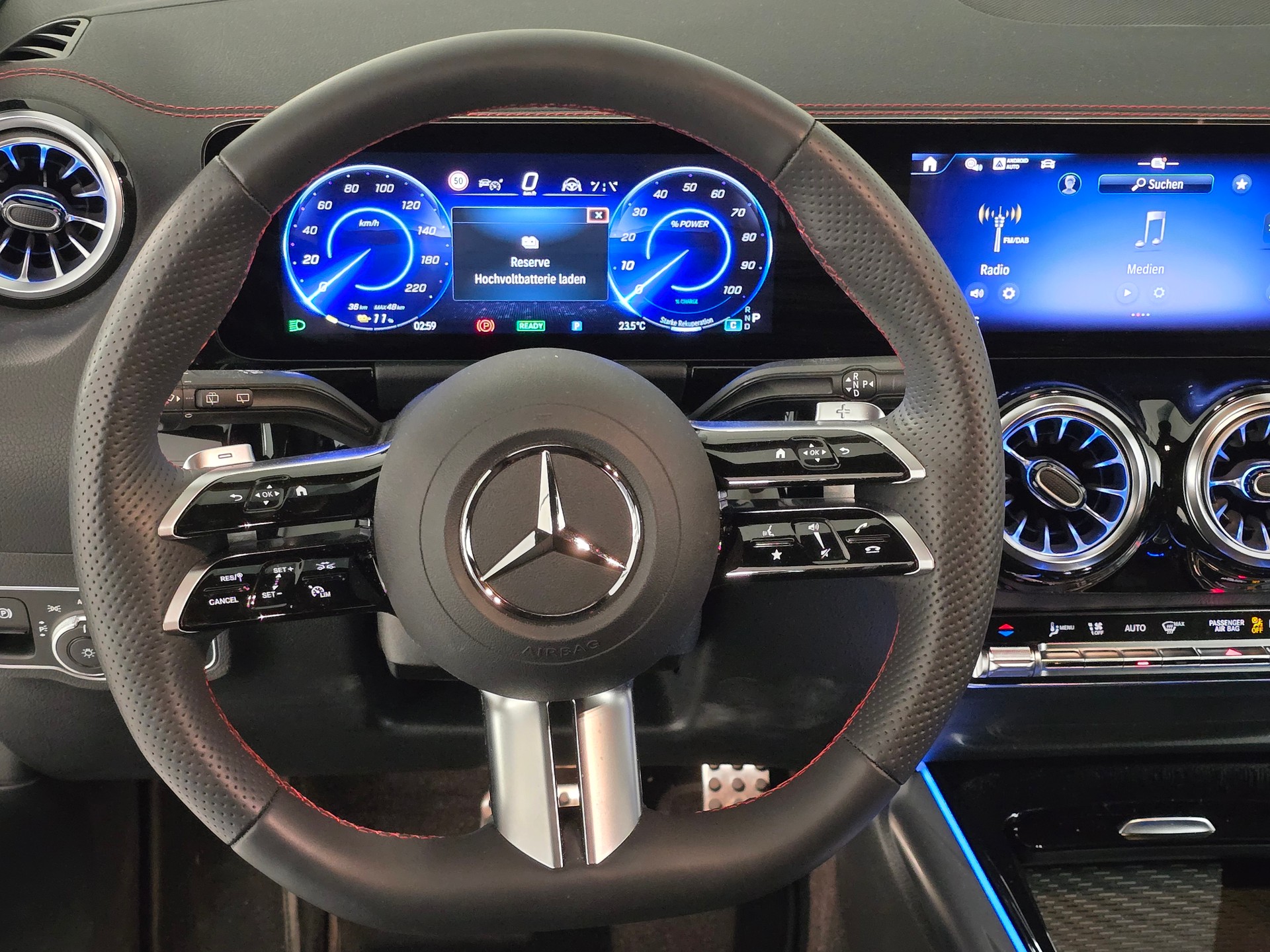 MERCEDES-BENZ EQA 300 Swiss Star AMG Line 4matic-image-10