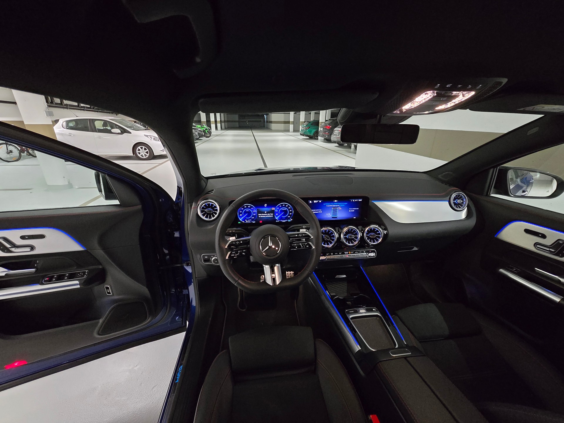 MERCEDES-BENZ EQA 300 Swiss Star AMG Line 4matic-image-9