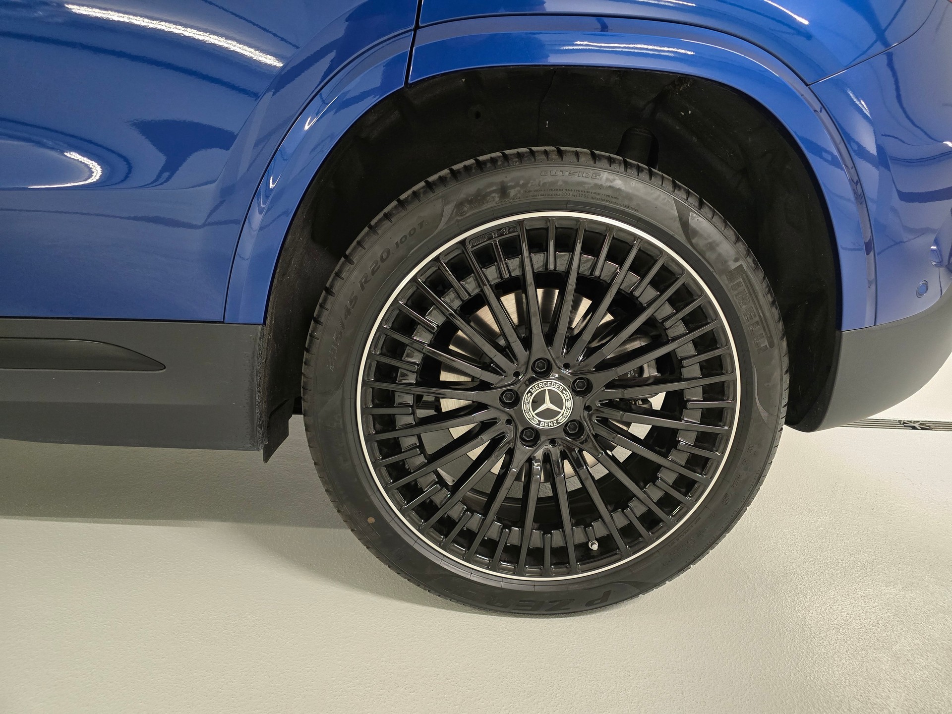 MERCEDES-BENZ EQA 300 Swiss Star AMG Line 4matic-image-18