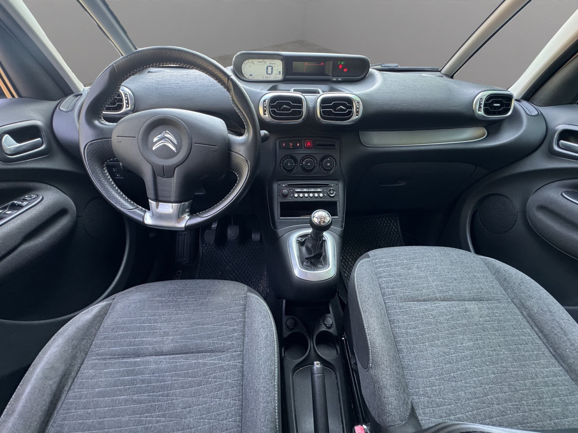 CITROEN C3 Picasso 1.2 Pure Tech Attraction-image-11