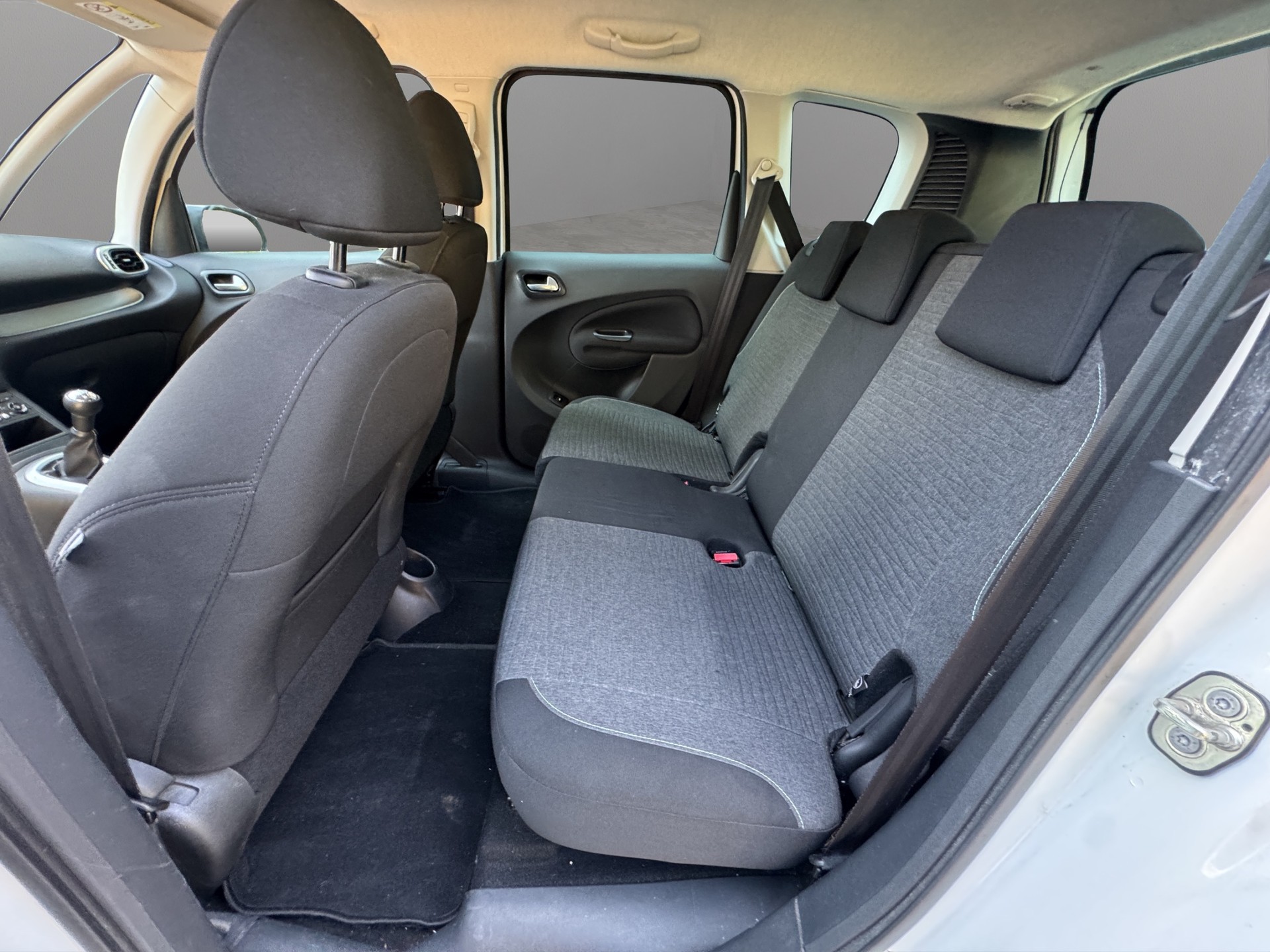 CITROEN C3 Picasso 1.2 Pure Tech Attraction-image-10
