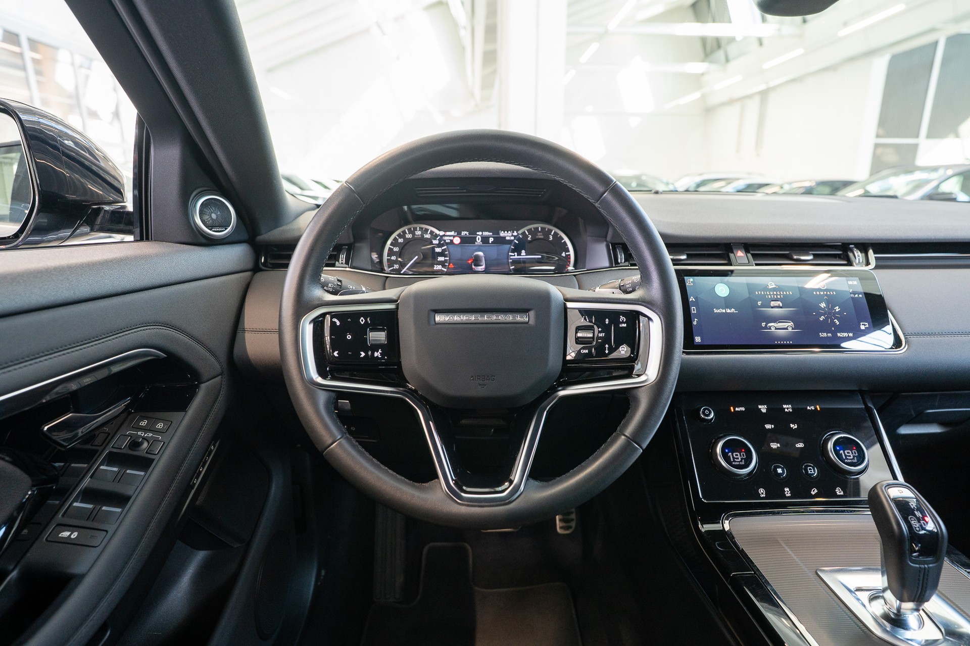 LAND ROVER Range Rover Evoque 2.0 D 165 R-Dynamic SE-image-15