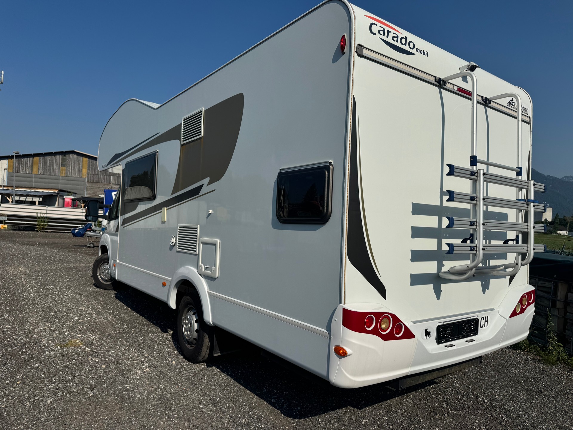 CARADO Capron A 461 Fiat Ducato - Stockbett Kajüte - 6 Personen - TV Sat - Rückfahrkamera - Klima-image-4