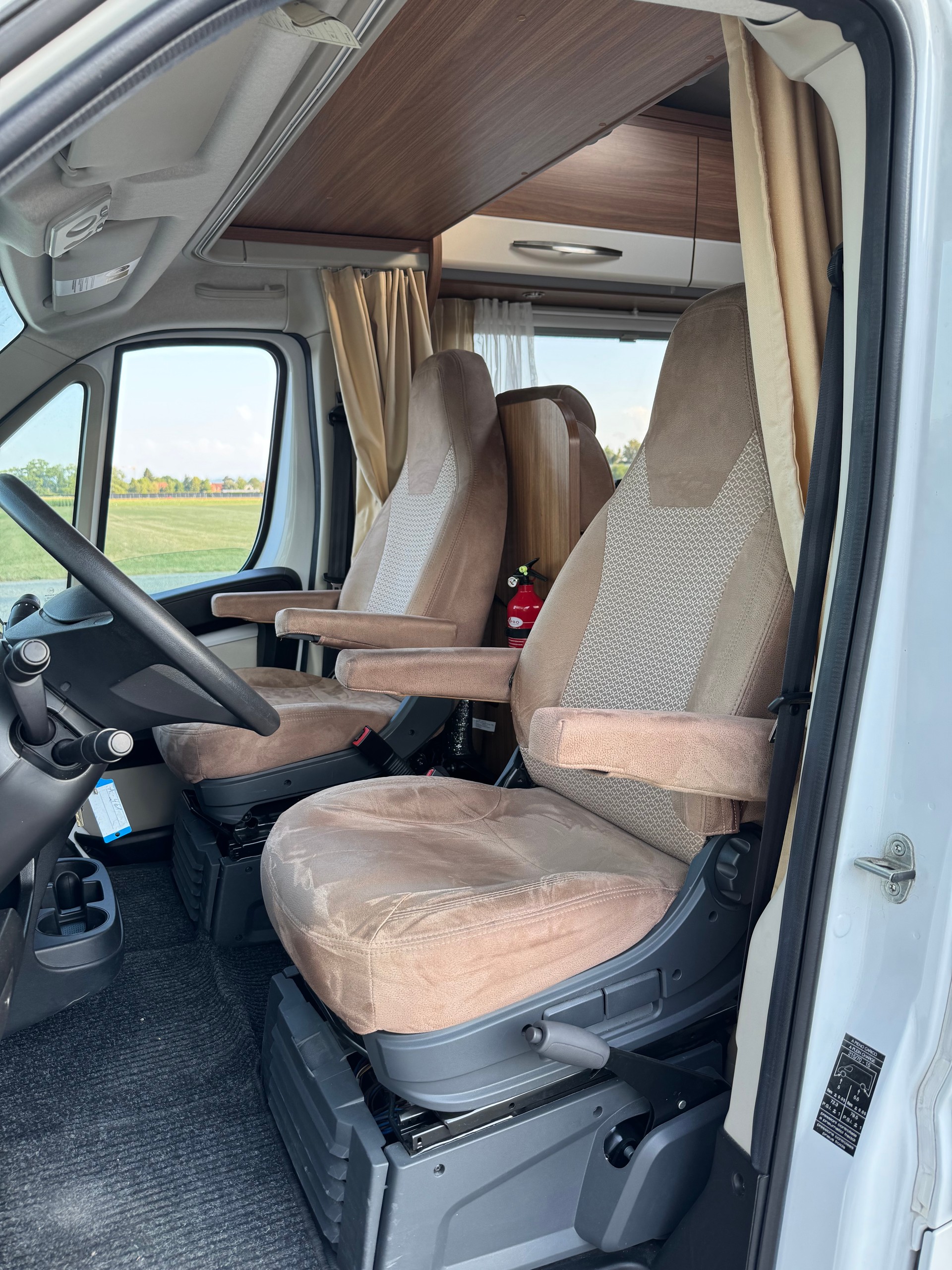 CARADO Capron A 461 Fiat Ducato - Stockbett Kajüte - 6 Personen - TV Sat - Rückfahrkamera - Klima-image-5