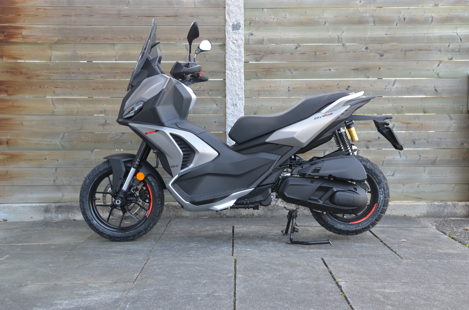 APRILIA SR GT 400-image-0