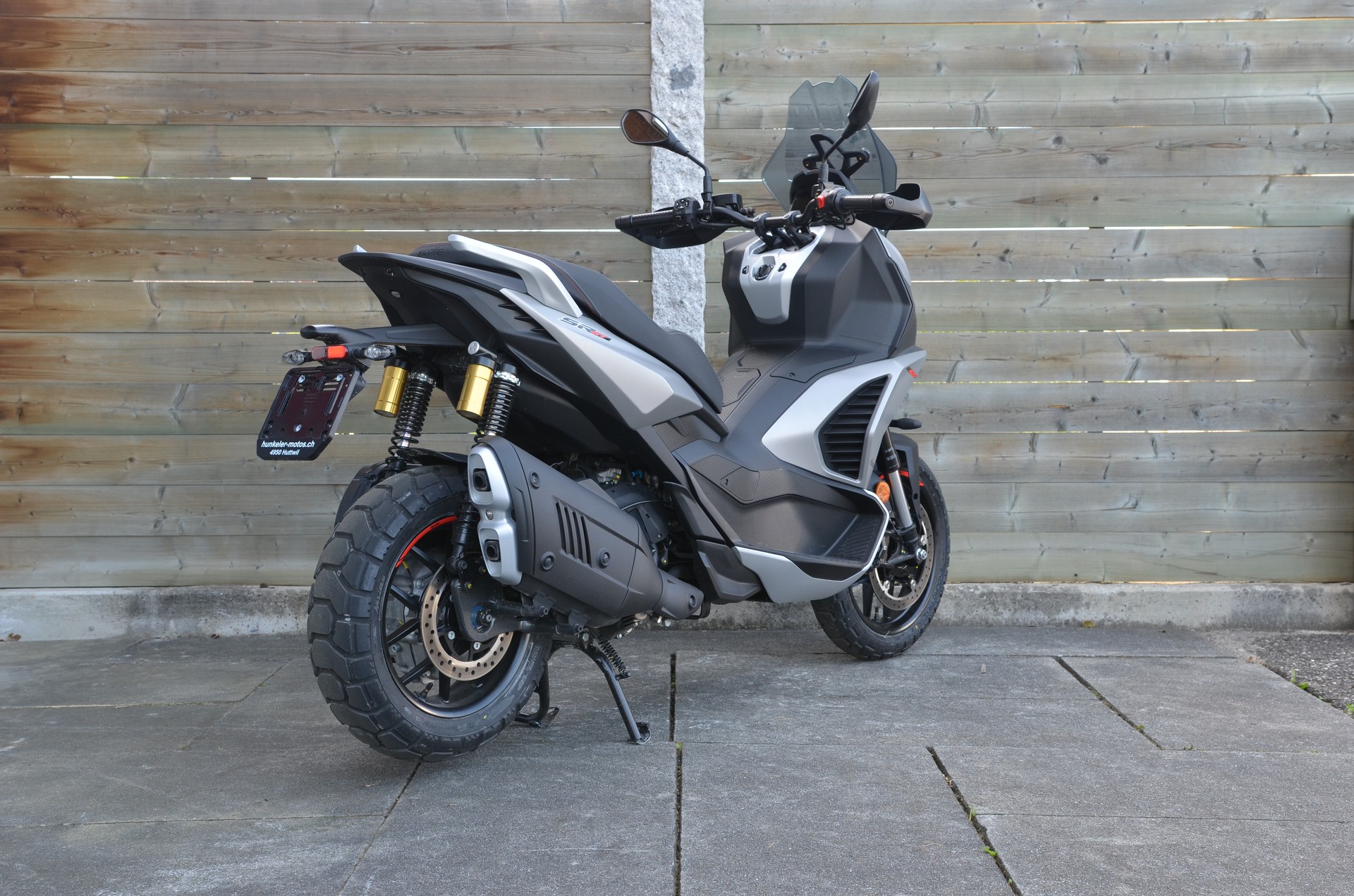 APRILIA SR GT 400-image-4