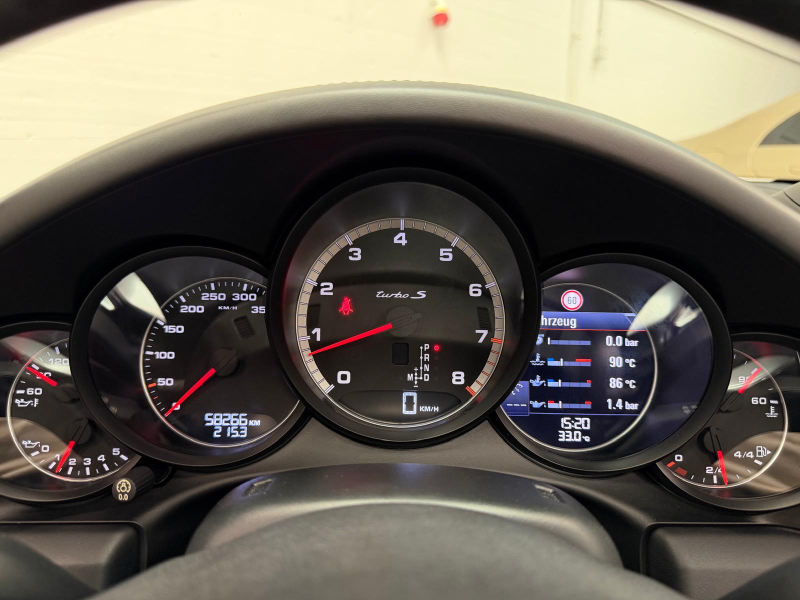 PORSCHE 911 Turbo S Limited White&Bronze TechArt 620PS Performance Cabrio PDK (2Jahre Garantie/Frisch ab Service)-image-24
