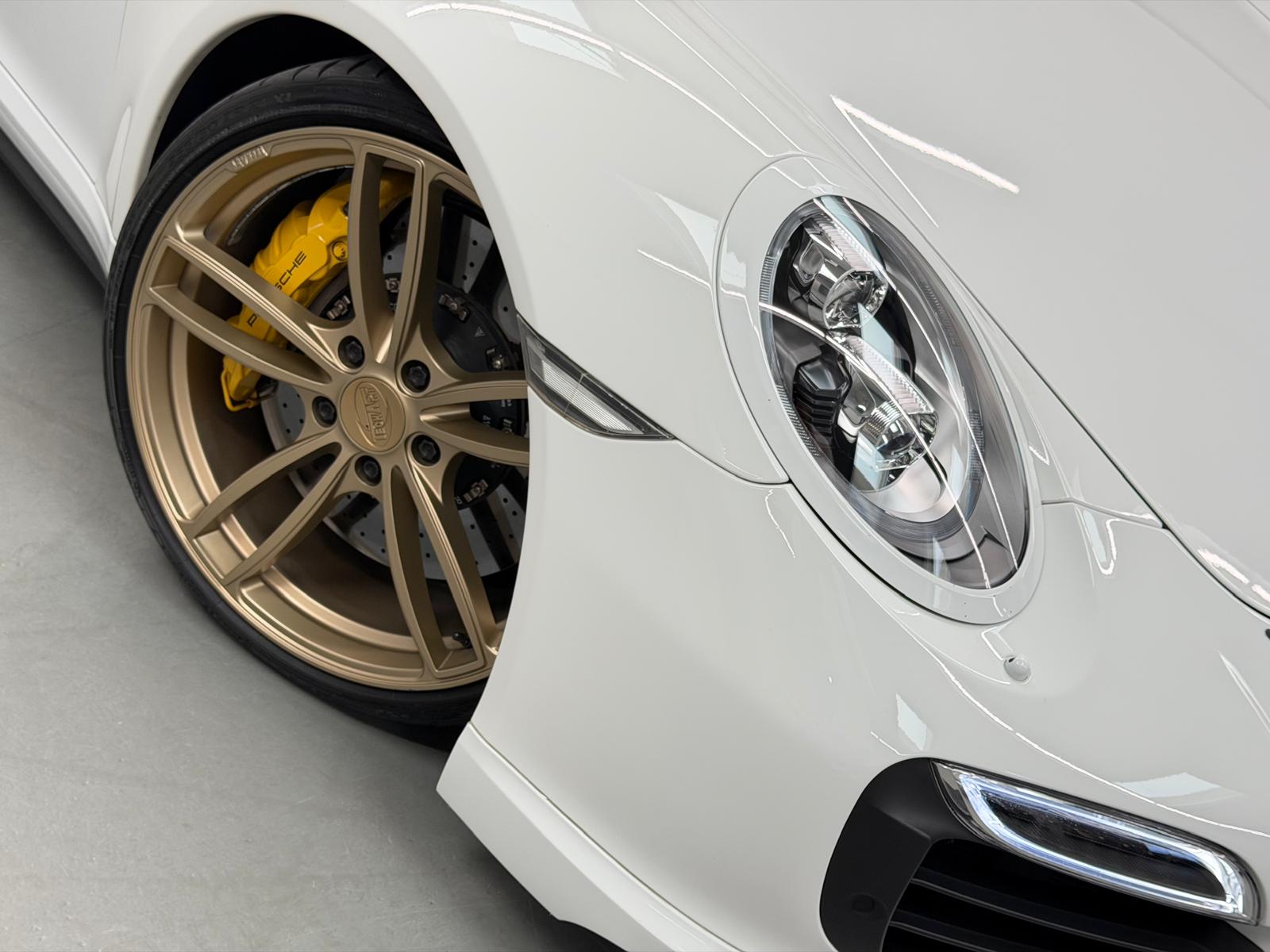 PORSCHE 911 Turbo S Limited White&Bronze TechArt 620PS Performance Cabrio PDK (2Jahre Garantie/Frisch ab Service)-image-8