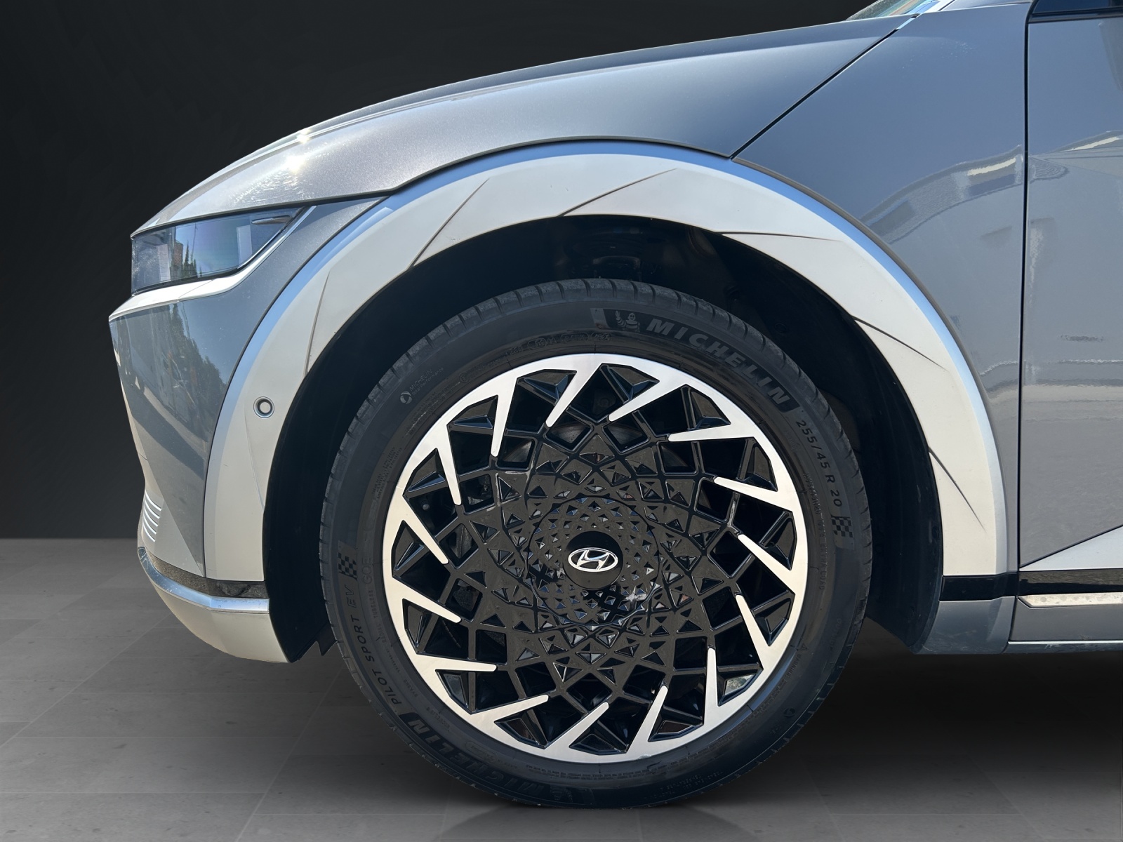 HYUNDAI Ioniq 5 72kWh First Edition 4WD-image-8