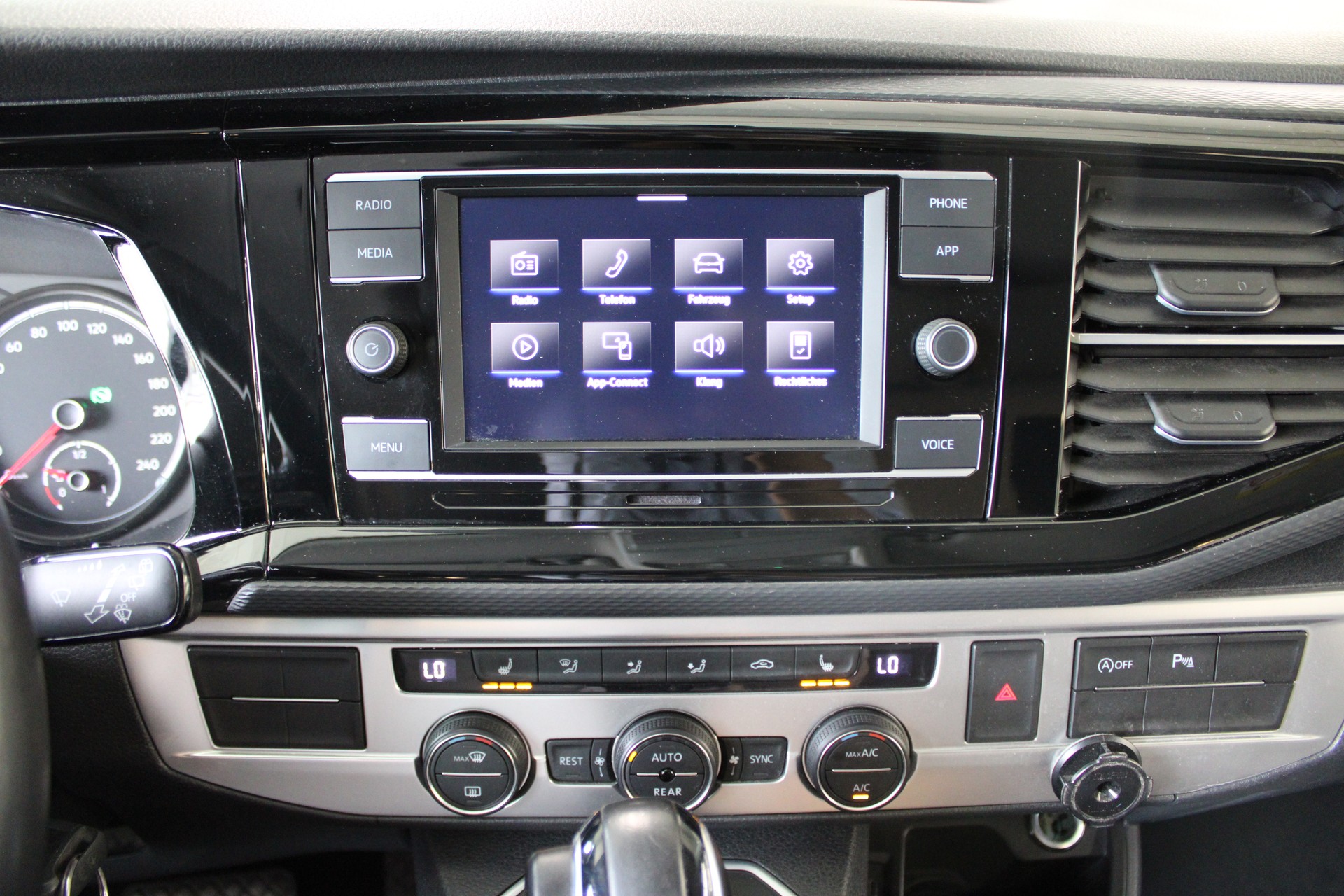 VW T6.1 California 2.0 TDI Beach Liberty DSG-image-9