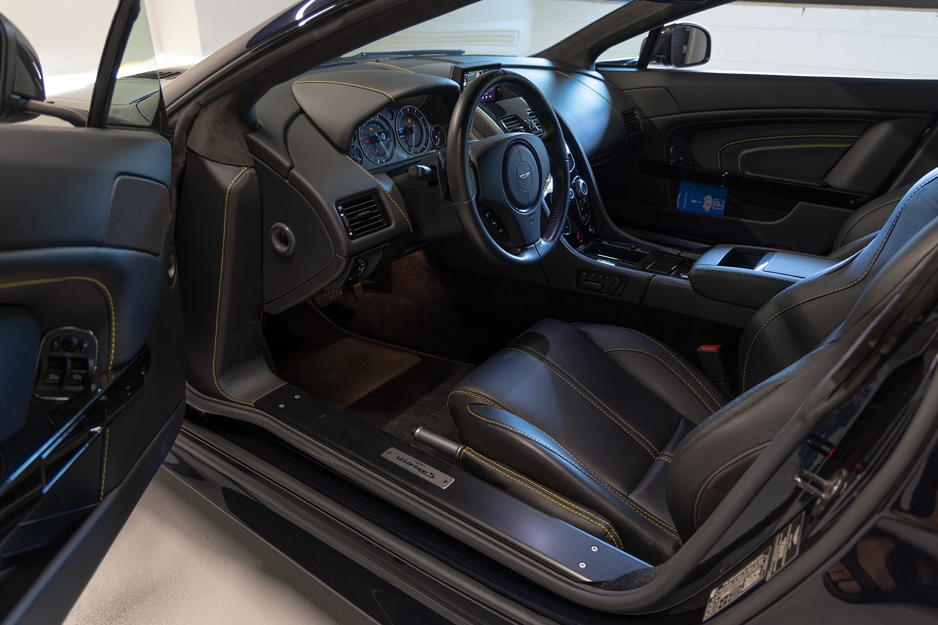ASTON MARTIN 6.0 S Sportshift-image-4