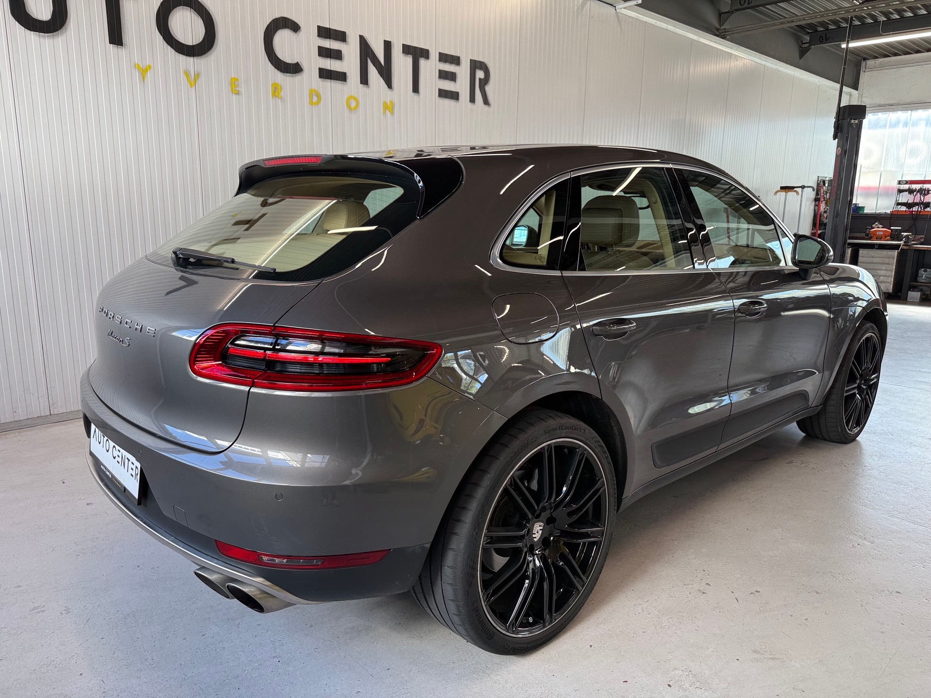 PORSCHE Macan S PDK-showroom-element-2