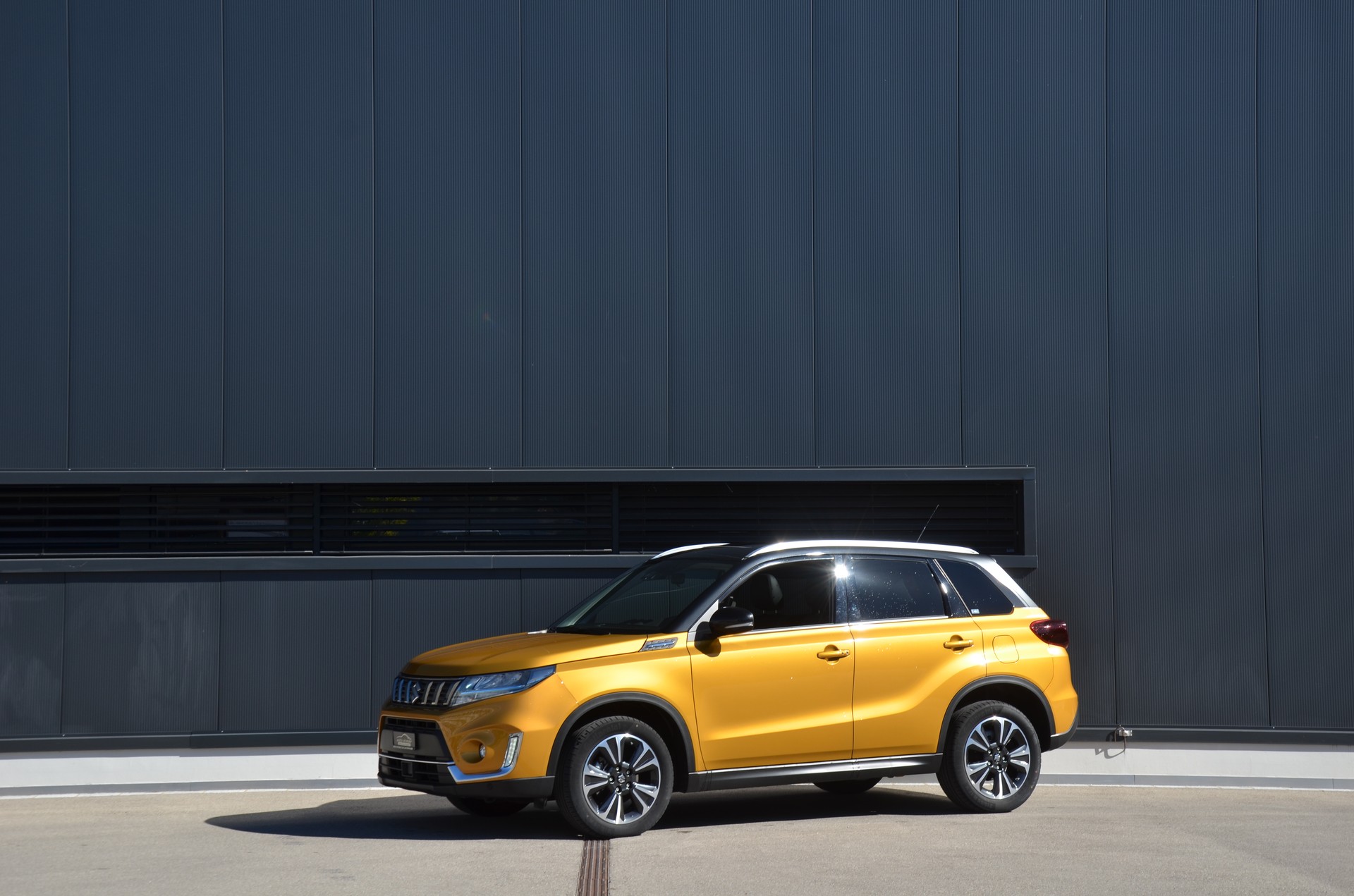 SUZUKI Vitara 1.5 Hybrid Comfort + 4x4 AGS-showroom-element-1