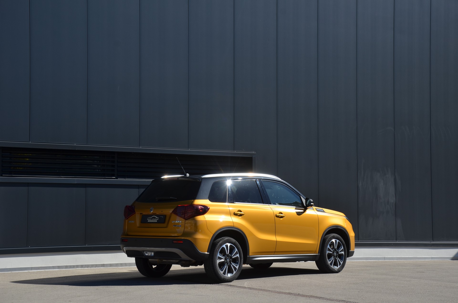 SUZUKI Vitara 1.5 Hybrid Comfort + 4x4 AGS-showroom-element-2