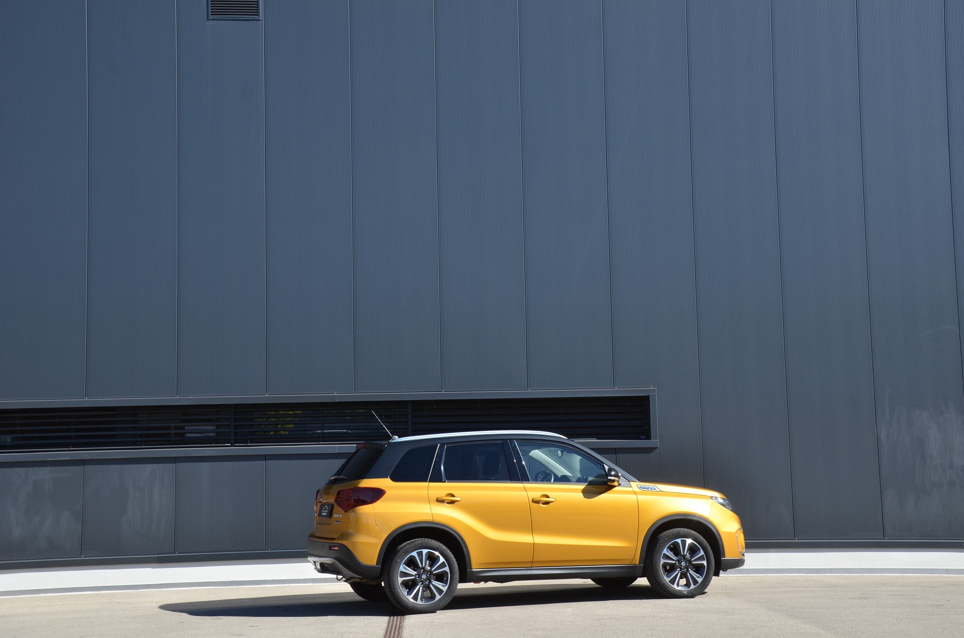 SUZUKI Vitara 1.5 Hybrid Comfort + 4x4 AGS-showroom-element-3