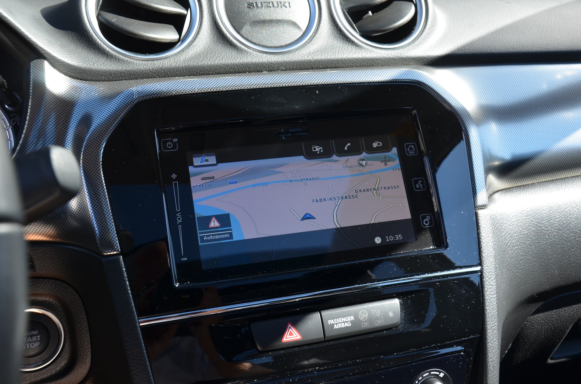 SUZUKI Vitara 1.5 Hybrid Comfort + 4x4 AGS-image-19