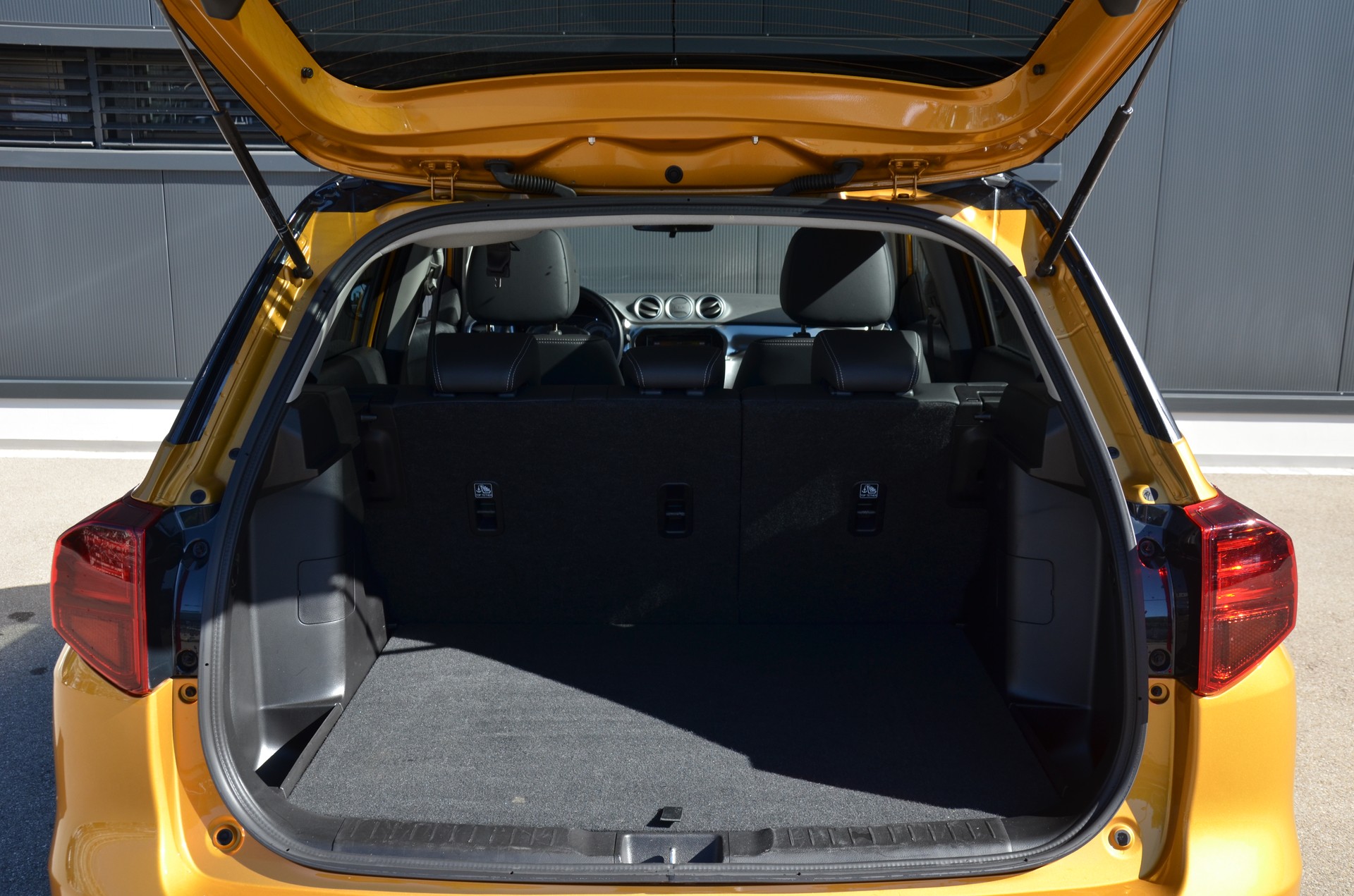 SUZUKI Vitara 1.5 Hybrid Comfort + 4x4 AGS-image-9
