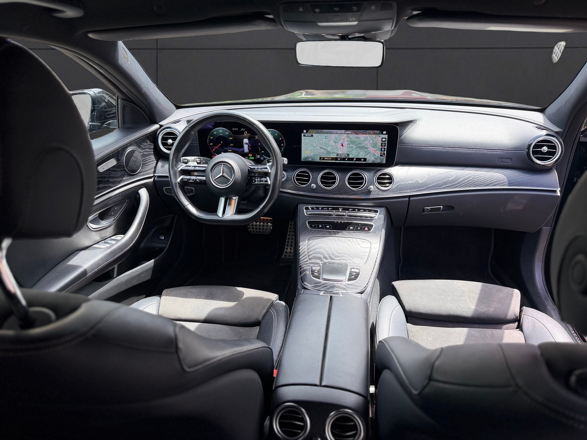 MERCEDES-BENZ E 300 de T 4Matic AMG Line 9G-Tronic-image-9