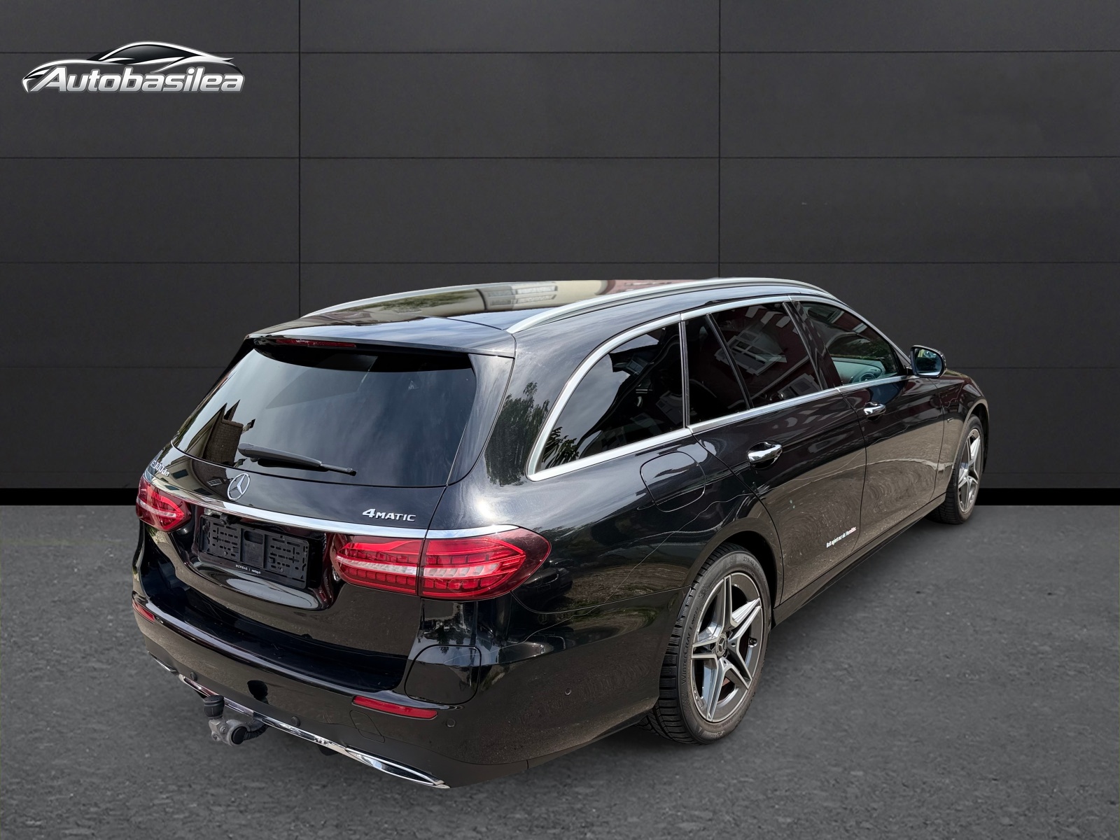 MERCEDES-BENZ E 300 de T 4Matic AMG Line 9G-Tronic-showroom-element-3