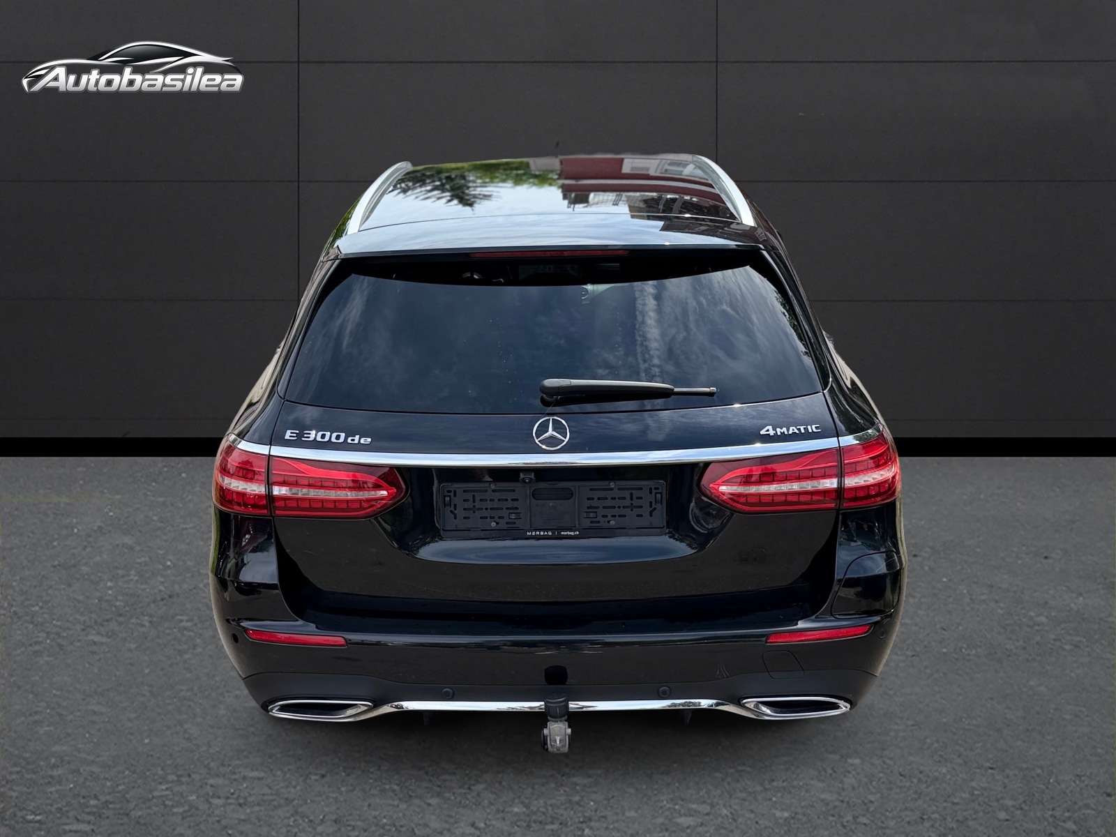 MERCEDES-BENZ E 300 de T 4Matic AMG Line 9G-Tronic-showroom-element-2