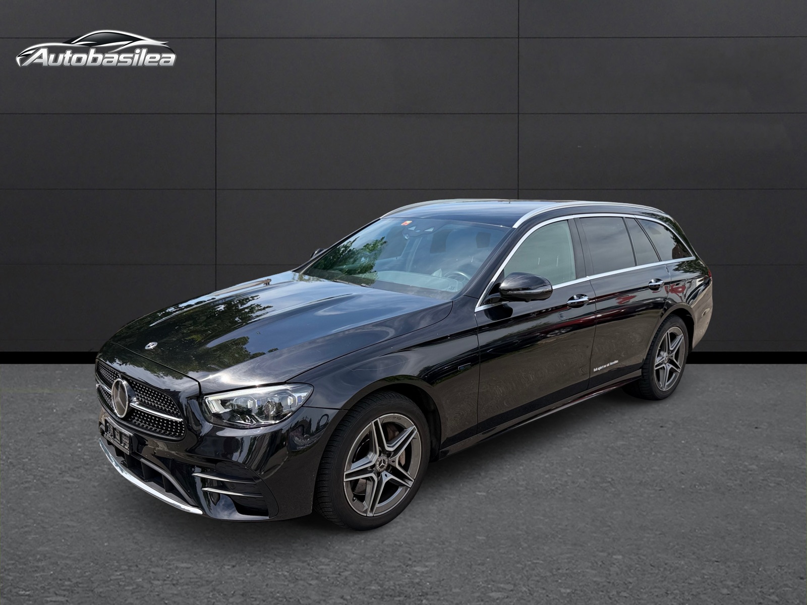 MERCEDES-BENZ E 300 de T 4Matic AMG Line 9G-Tronic-showroom-element-1