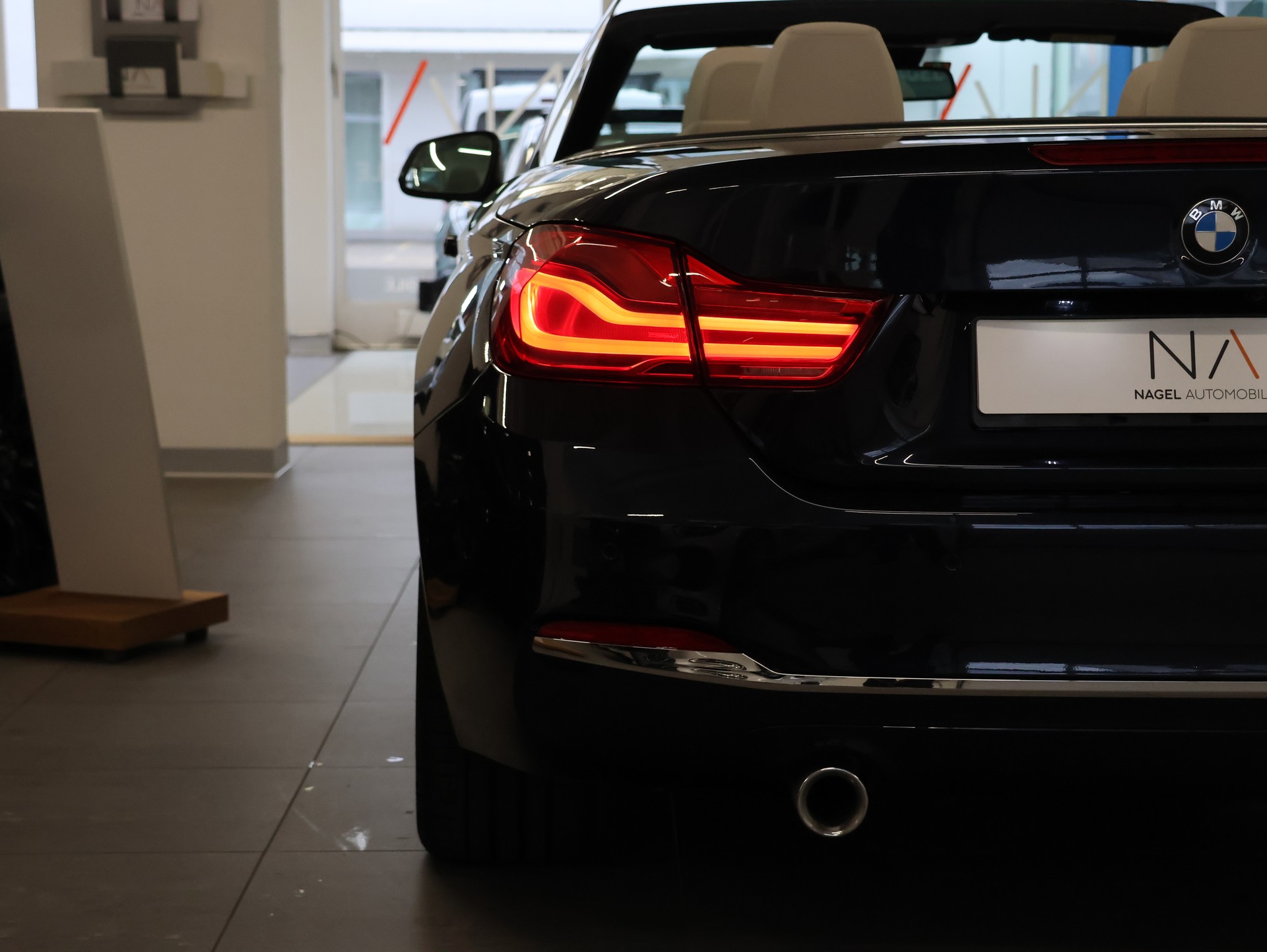 BMW 440i Cabriolet xDrive Luxury Line Steptronic *IMPERIALBLAU-LACKIERUNG*-image-6