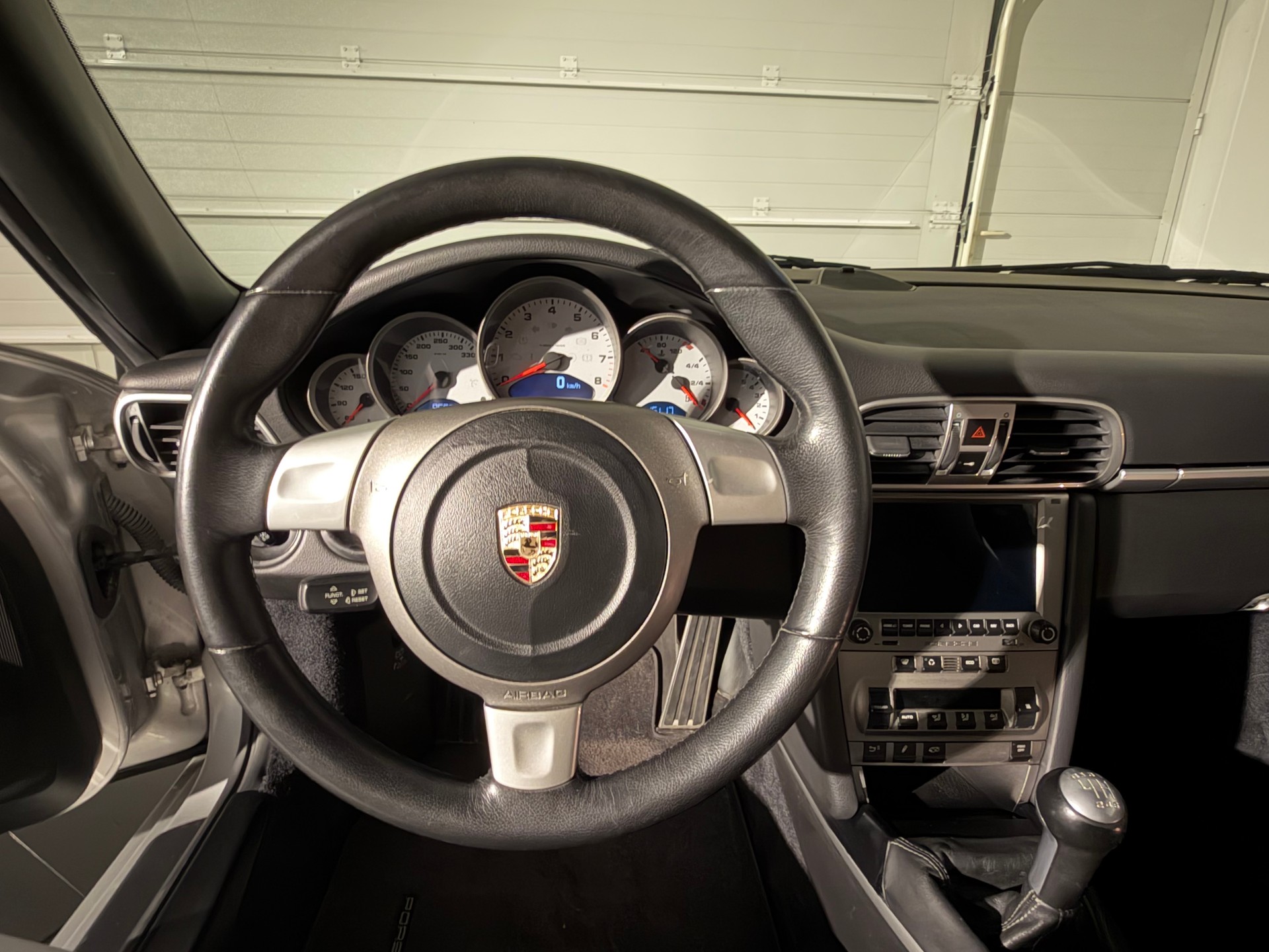 PORSCHE 911 Carrera 4S-image-15
