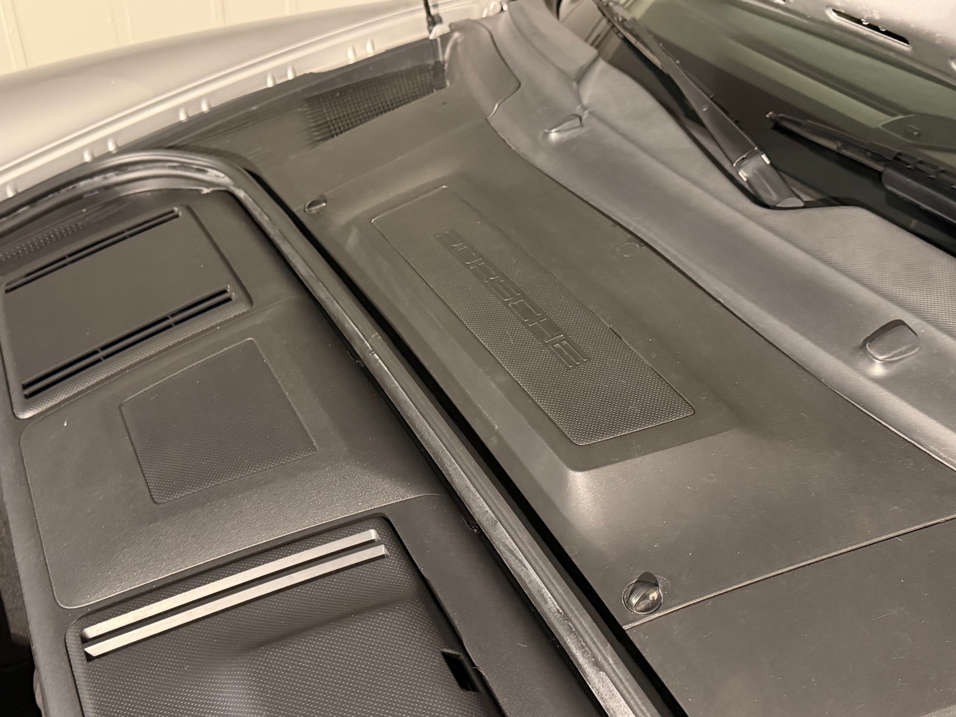 PORSCHE 911 Carrera 4S-image-23