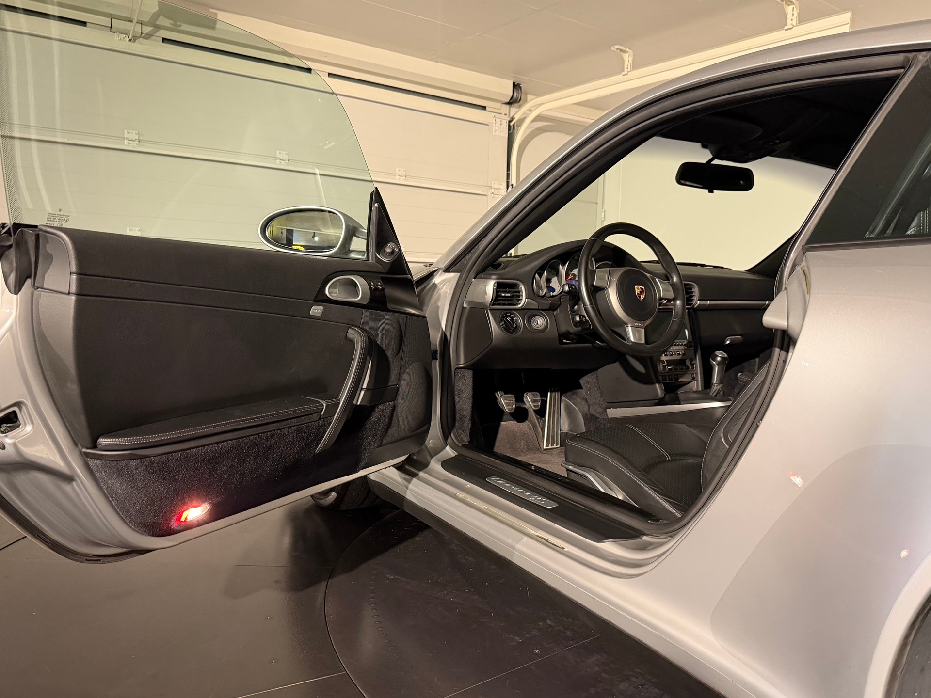 PORSCHE 911 Carrera 4S-image-12