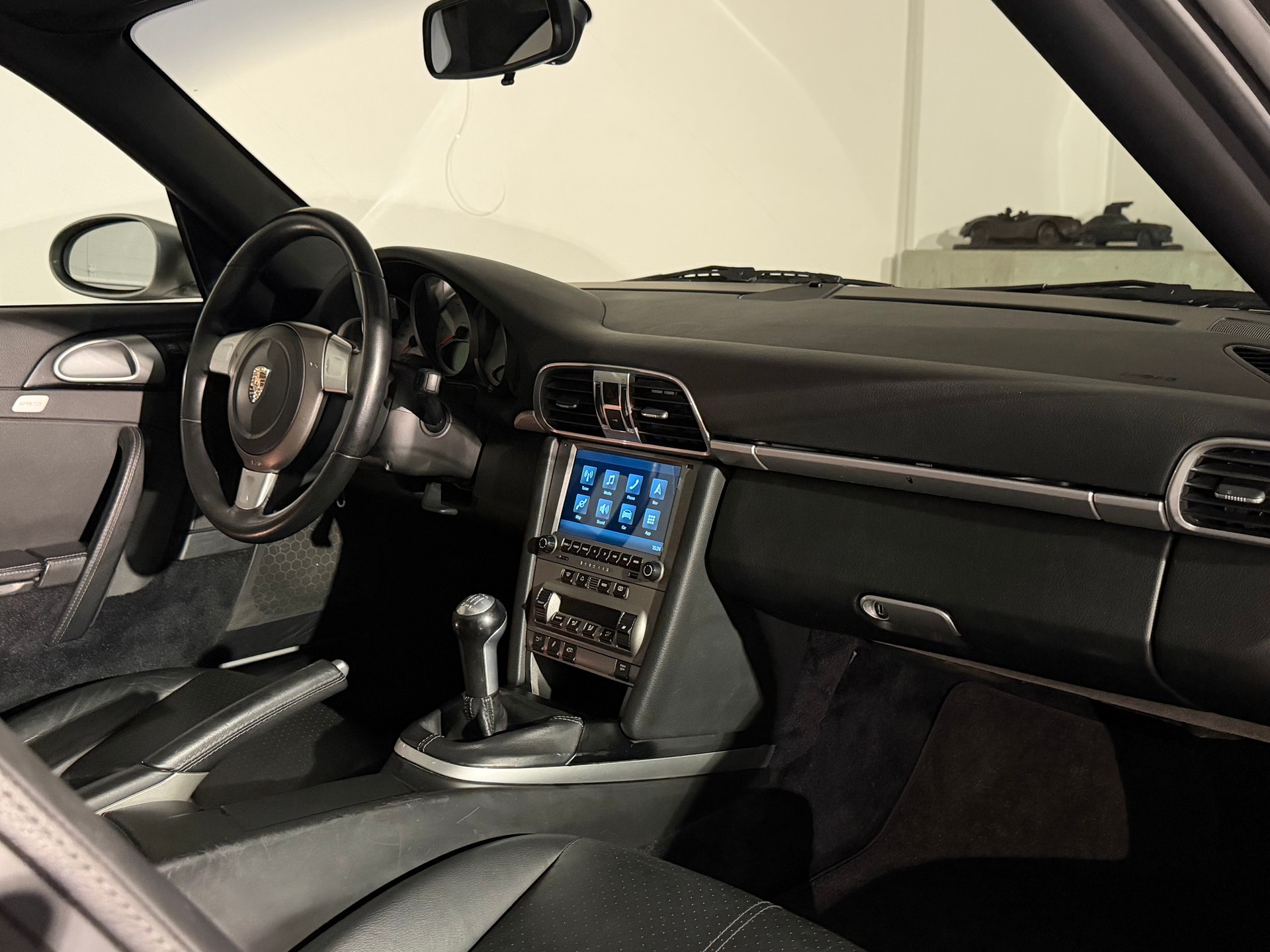 PORSCHE 911 Carrera 4S-image-17