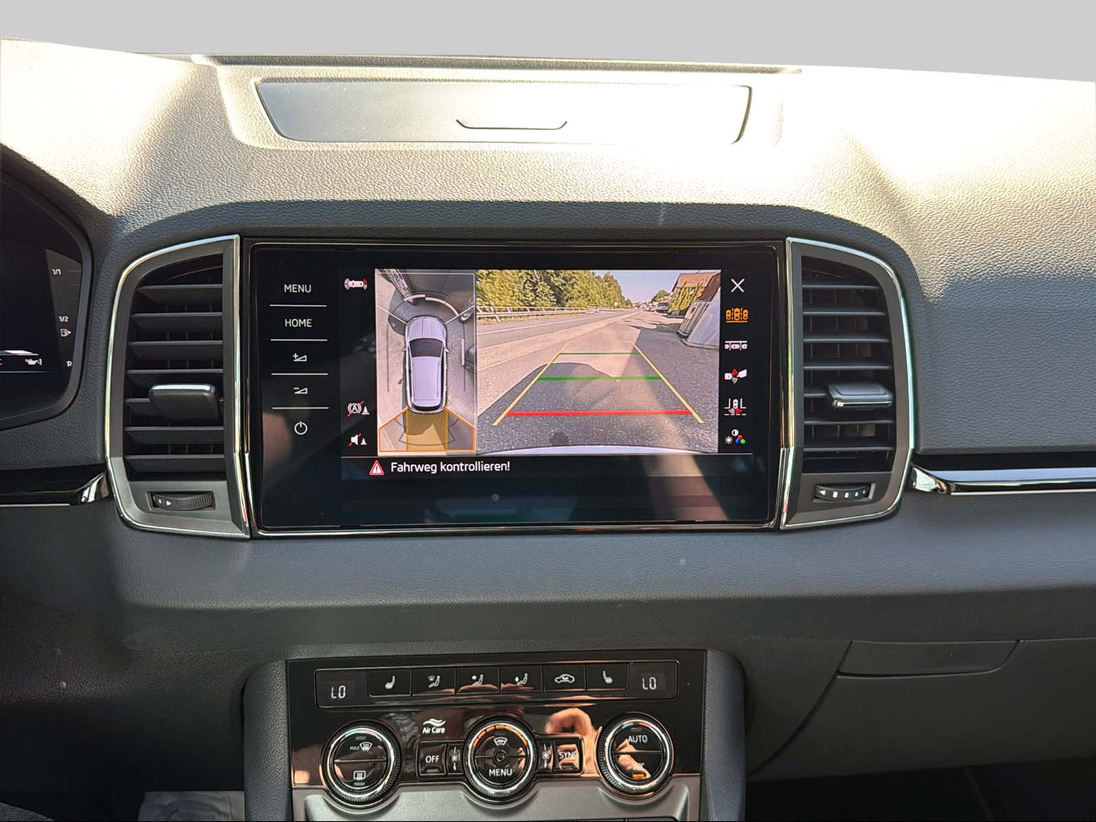 SKODA Karoq 2.0 TDI CR Style 4x4 DSG-image-8