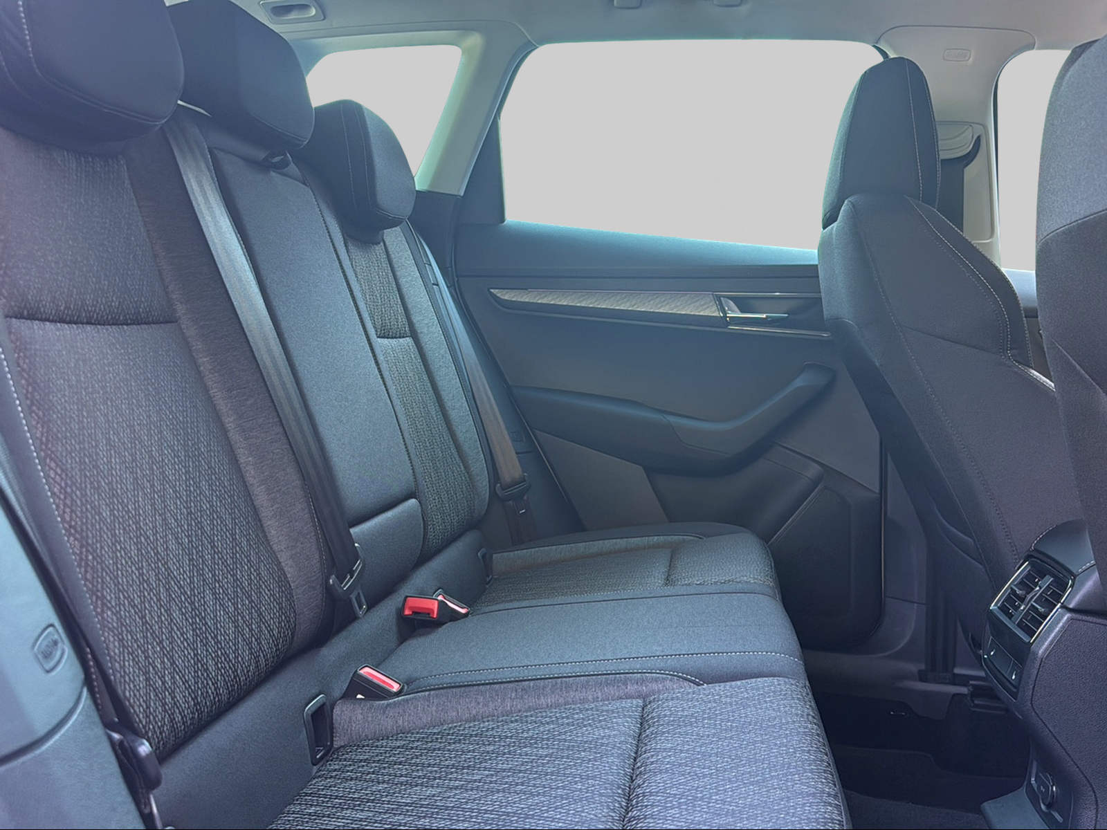 SKODA Karoq 2.0 TDI CR Style 4x4 DSG-image-11