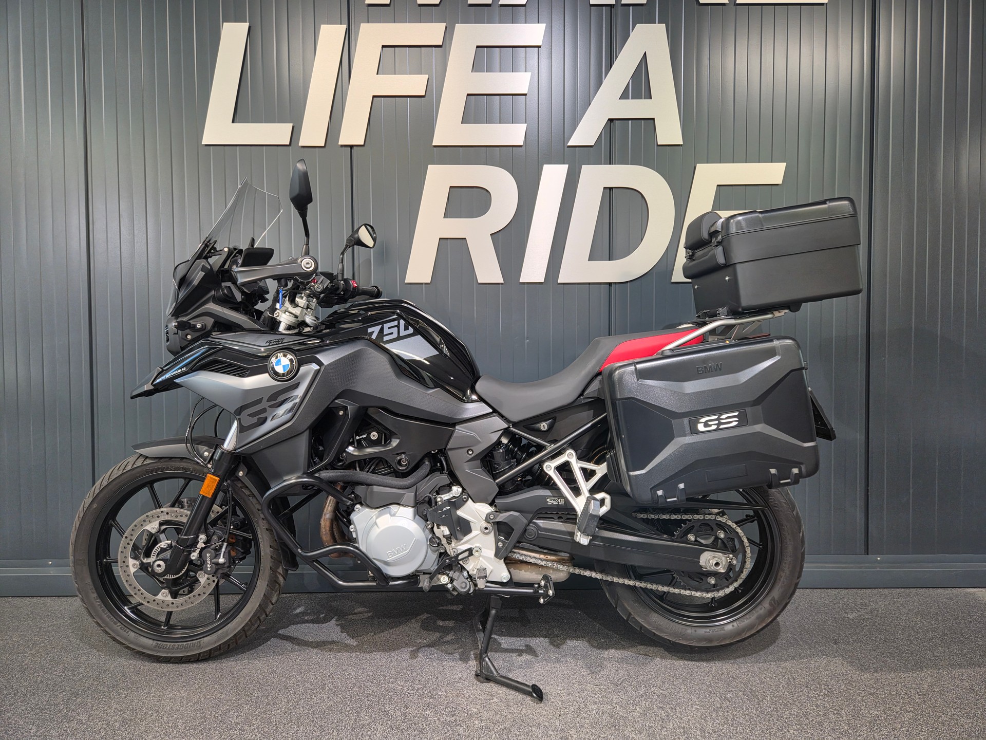 BMW F 750 GS - Tieferlegung ab Werk!-image-2