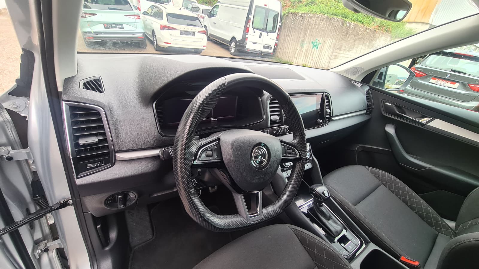 SKODA Karoq 2.0 TDI CR Ambition 4x4 DSG ** Gr-Navi ** RF-Kamera ** Panorama-Glasdach ** Totwinkel-Assist ** Frisch Ab MFK & Service **-image-15